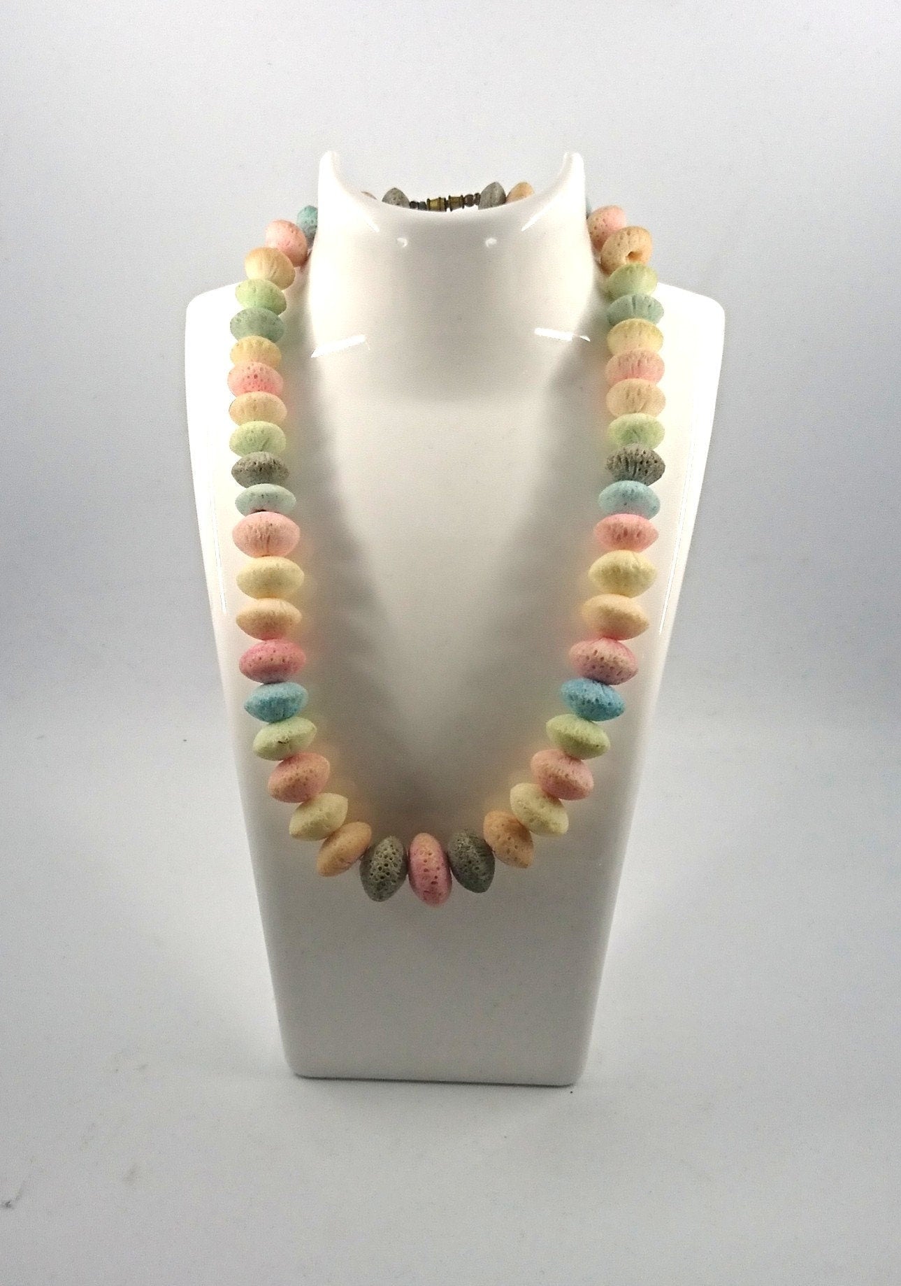 Vintage Pastel Beaded Necklace Coral Beads Graduated Necklace Screw Clasp Costume Jewellery