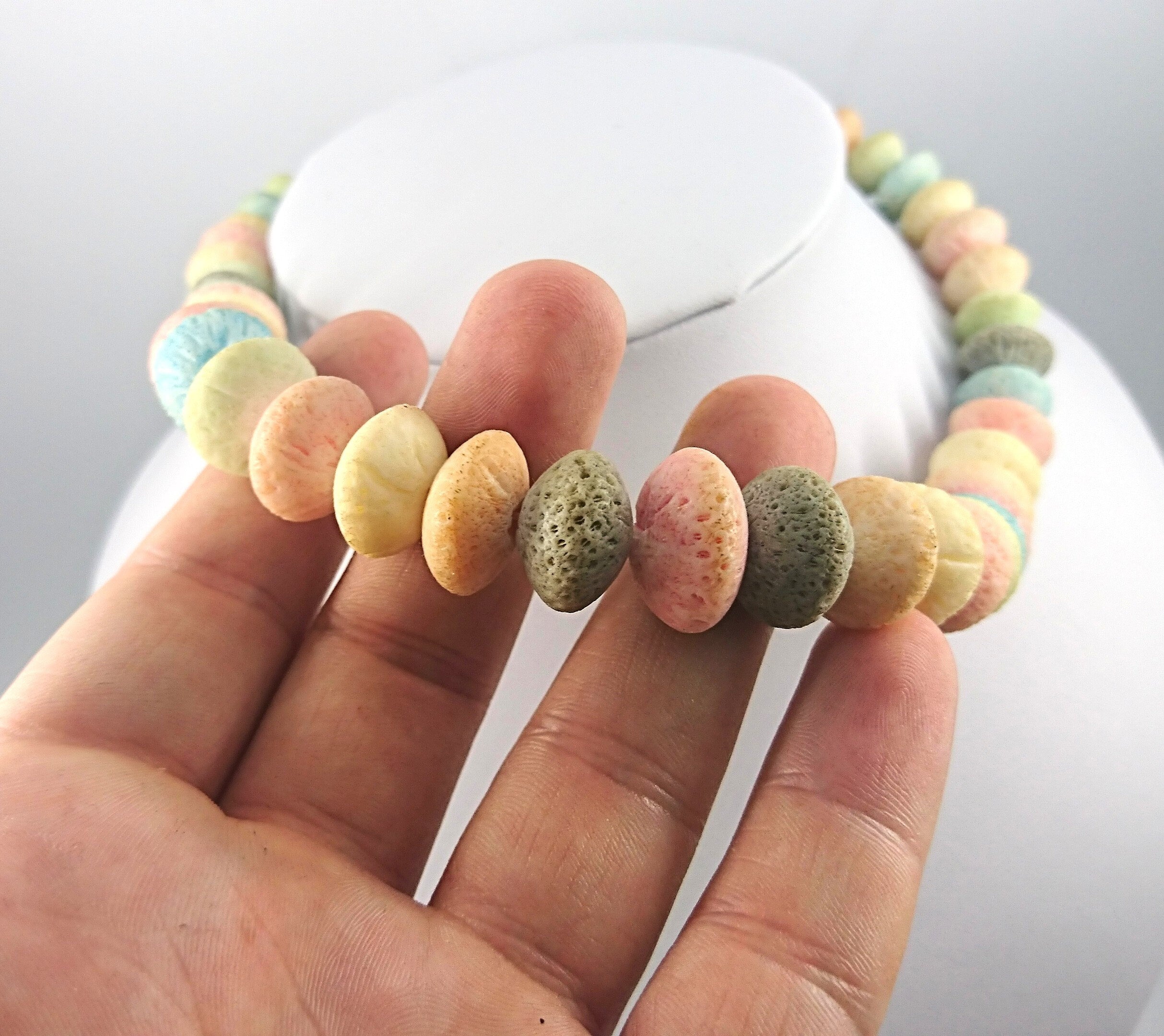 Vintage Pastel Beaded Necklace Coral Beads Graduated Necklace Screw Clasp Costume Jewellery