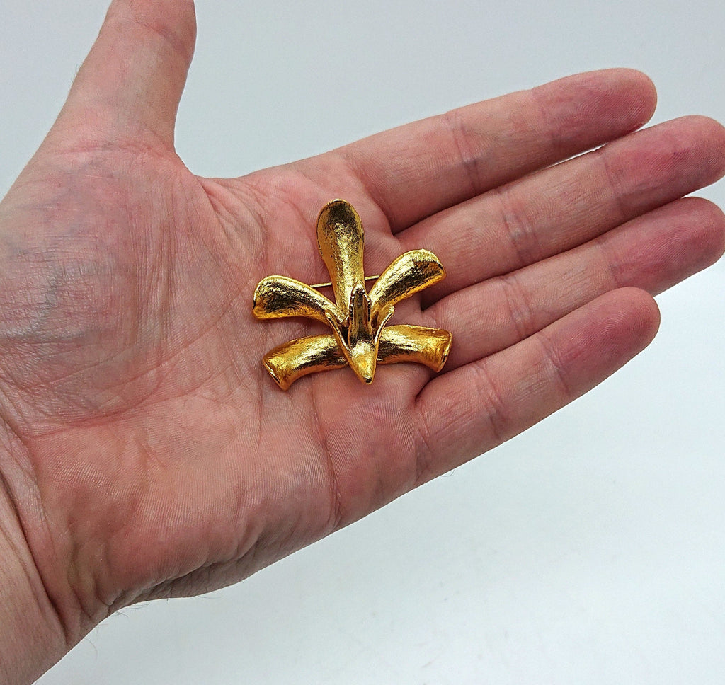 Vintage Floral Gold Brooch Flower Pin Costume Jewellery Jewelry