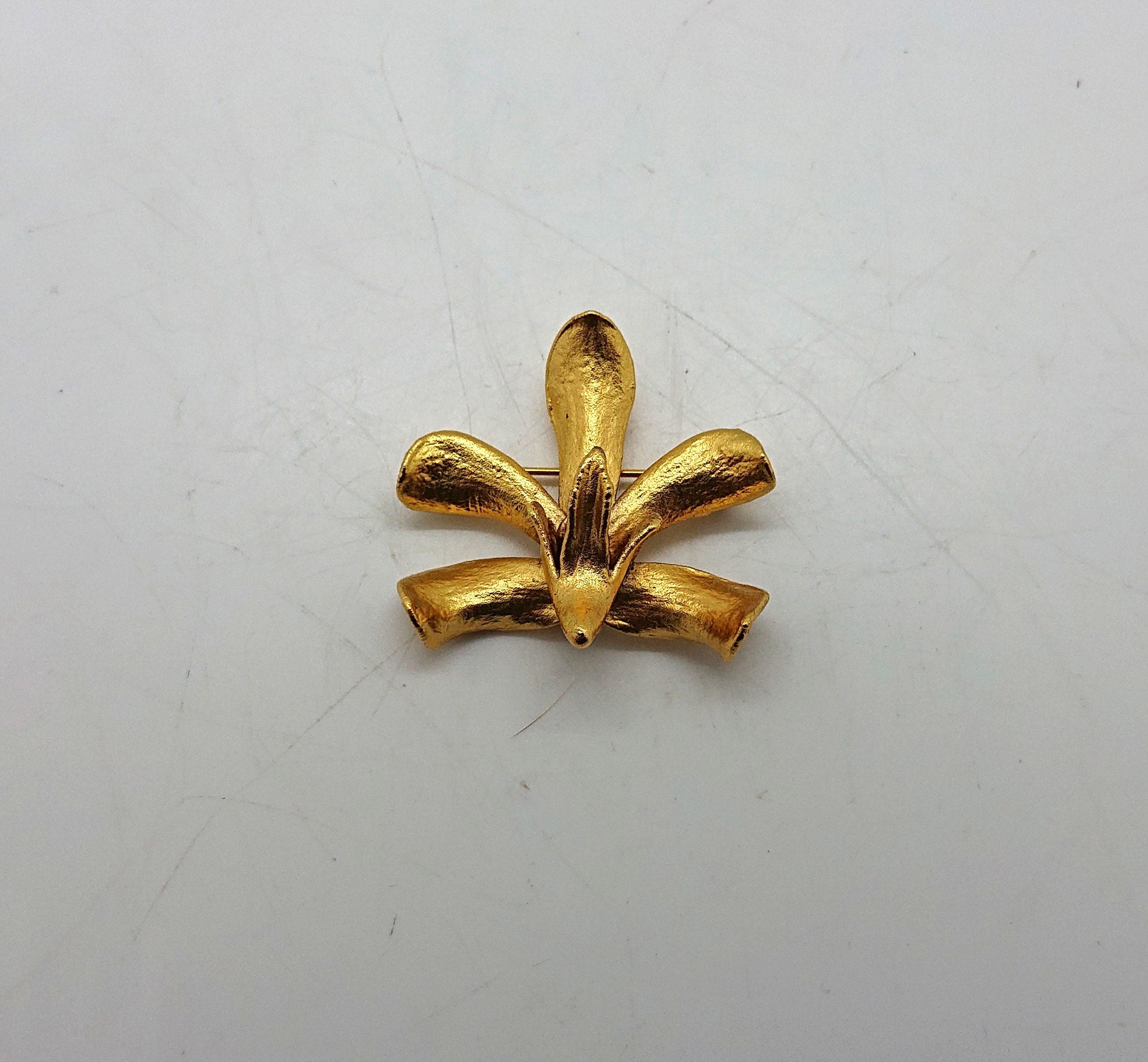 Vintage Floral Gold Brooch Flower Pin Costume Jewellery Jewelry