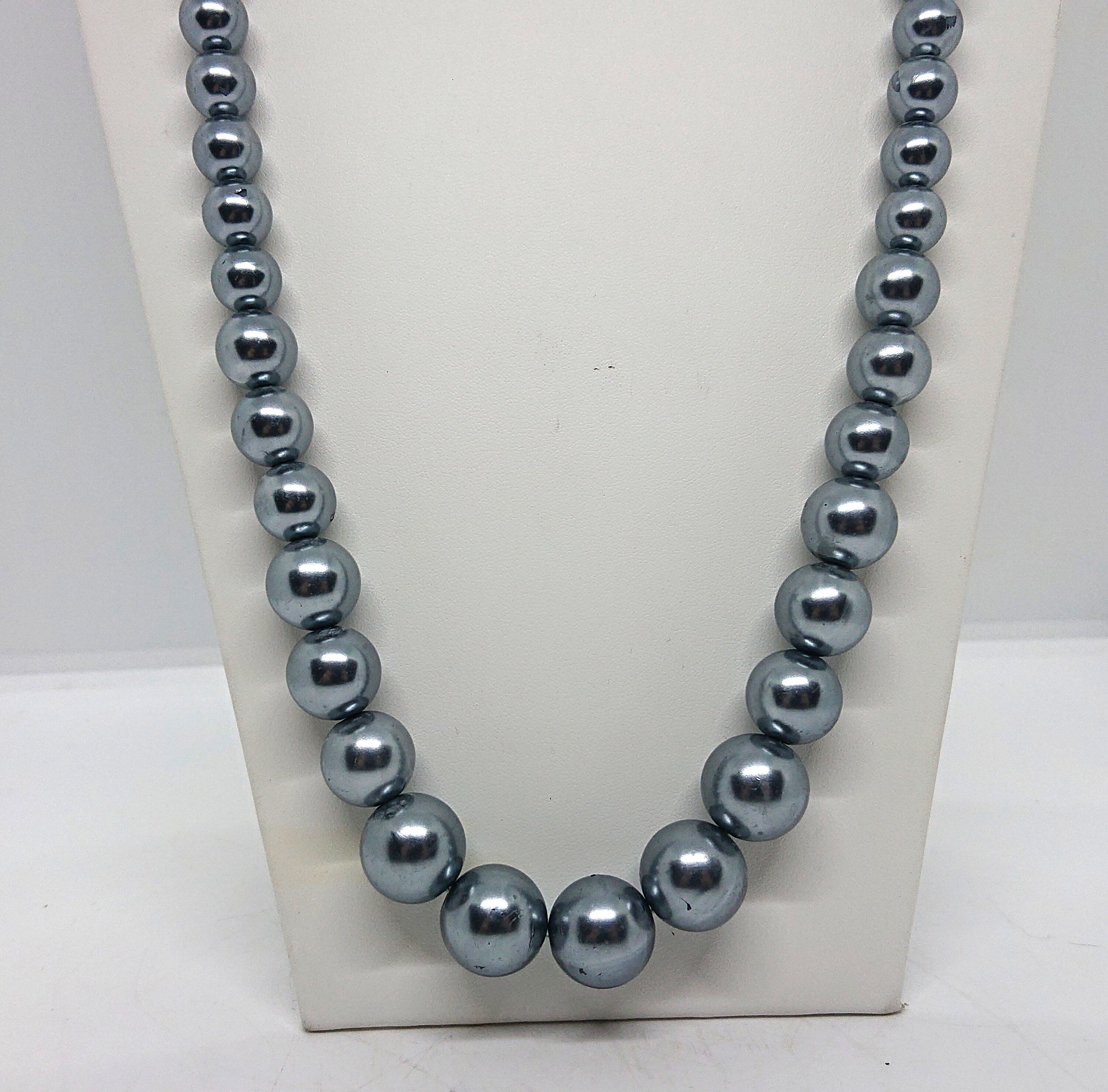 Vintage Lucite Round Beaded Necklace PASTEL SILVER BLUE Long Chunky Bead Necklace Costume Jewellery Jewelry