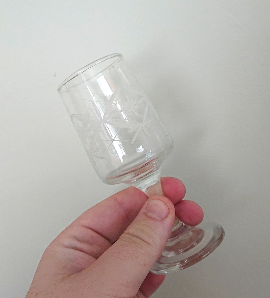 Vintage Drinking Glasses Sherry/Wine Set of 6 Retro White Starburst Design Kitsch Barware