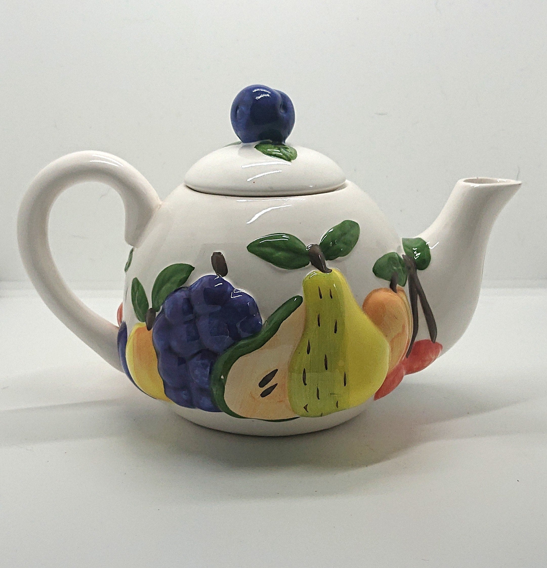 Vintage Teapot by Rayware White Fruit Teapot Country Cottage Chic Afternoon Tea Party Decorative, Ornamental Novelty Teapot