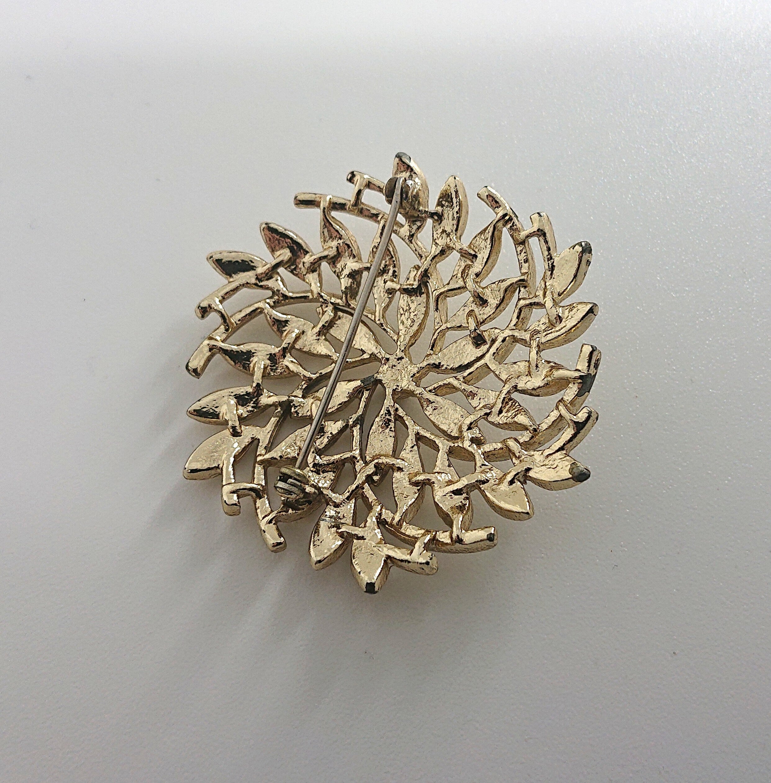 Vintage Gold Floral Brooch Pin Leaf Starburst Costume Jewellery Jewelry Retro Chunky Brooch