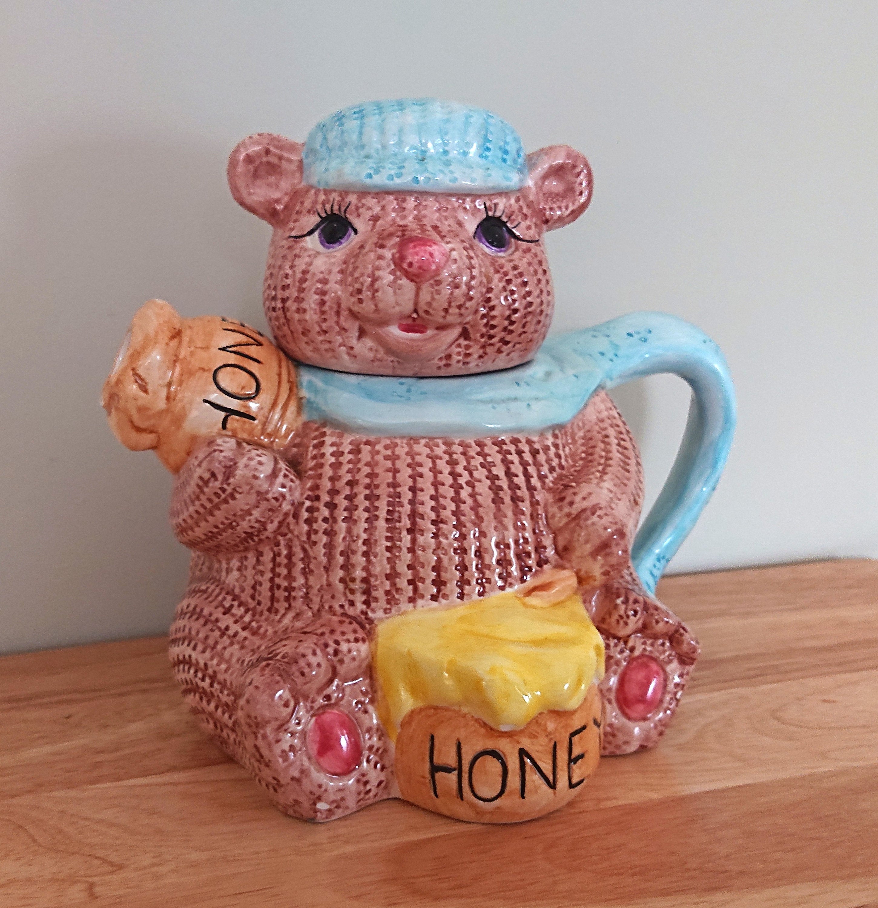 Vintage Teapot Novelty Honey Bear Ornamental Teapot Decorative Ceramic Teapot Gift Idea Kitsch