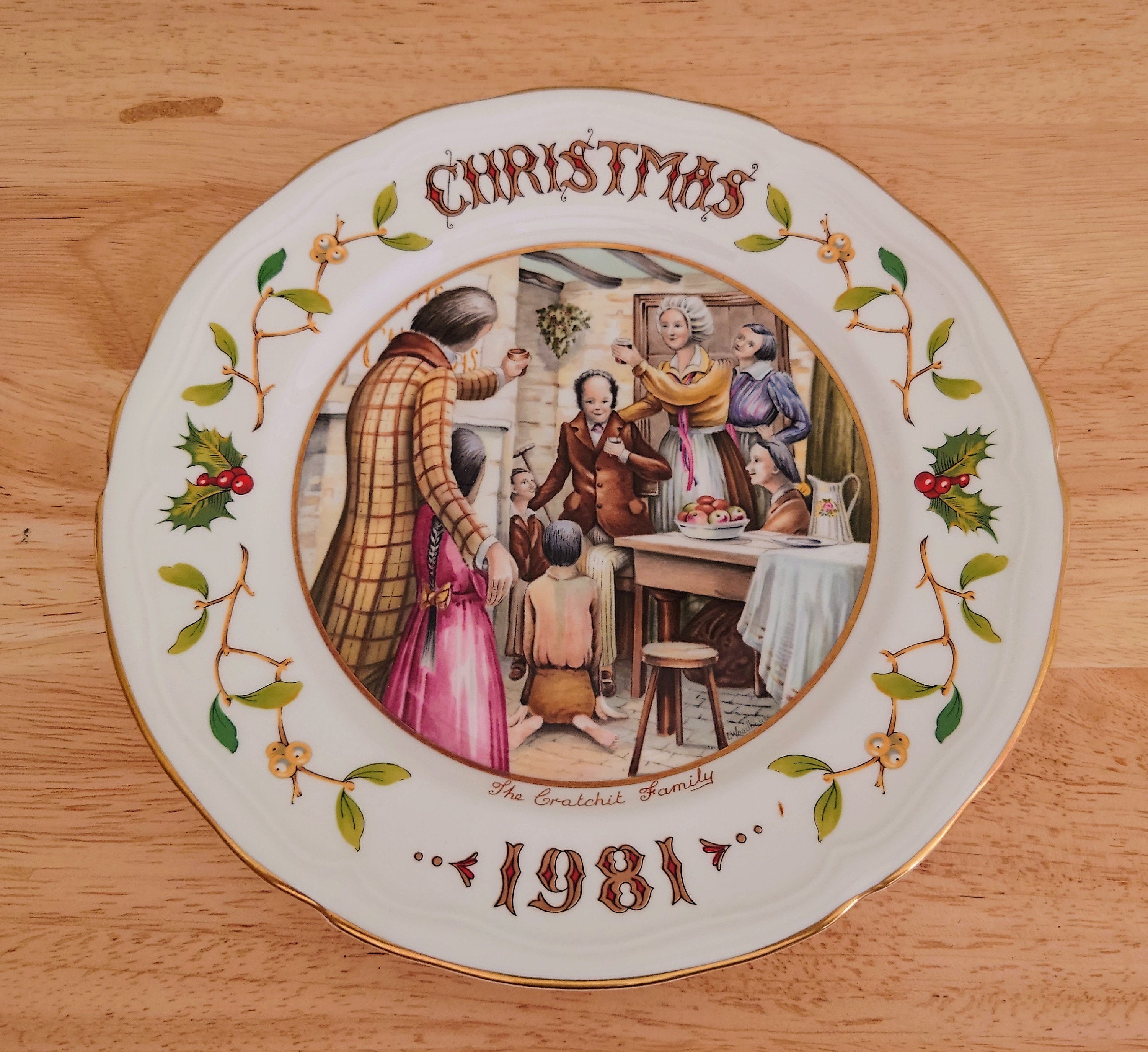 Vintage 1981 Christmas Plate ' the Cratchet Family' Aynsley Bone China Wall Art, Charles Dickens, Christmas Decorative Ornamental Wall Plate