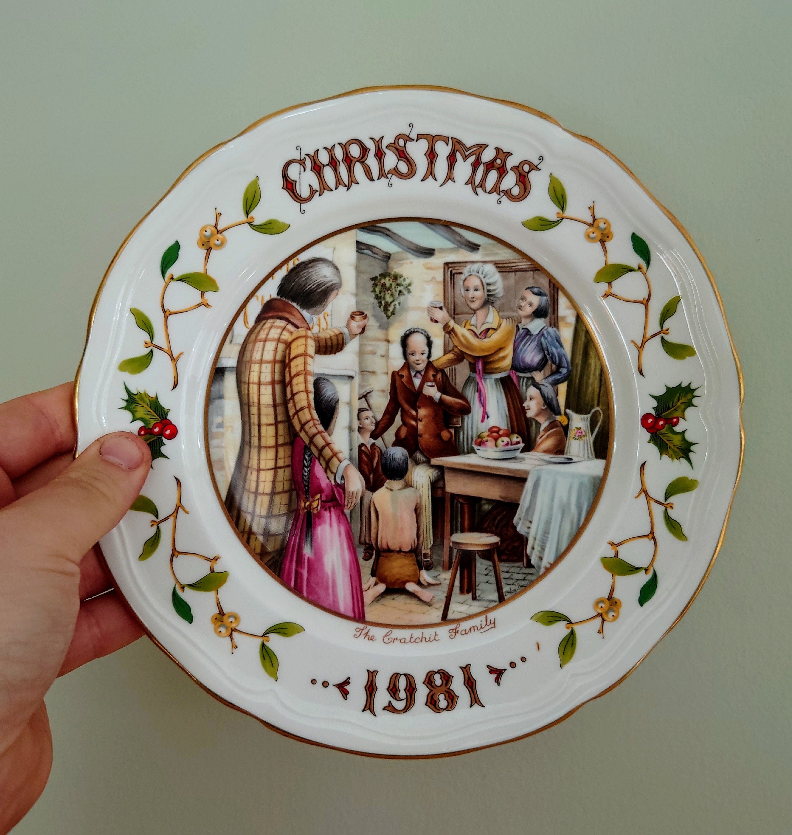 Vintage 1981 Christmas Plate ' the Cratchet Family' Aynsley Bone China Wall Art, Charles Dickens, Christmas Decorative Ornamental Wall Plate