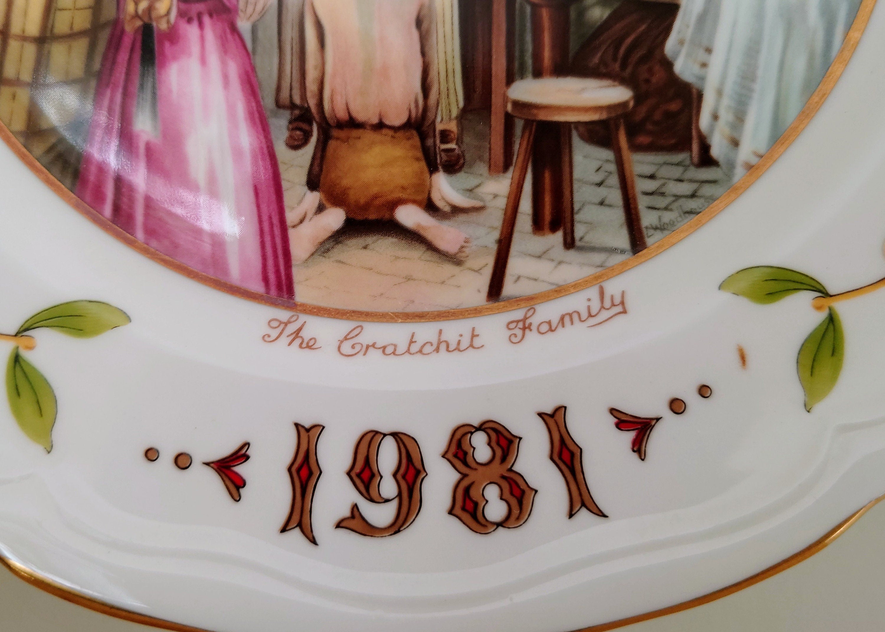 Vintage 1981 Christmas Plate ' the Cratchet Family' Aynsley Bone China Wall Art, Charles Dickens, Christmas Decorative Ornamental Wall Plate