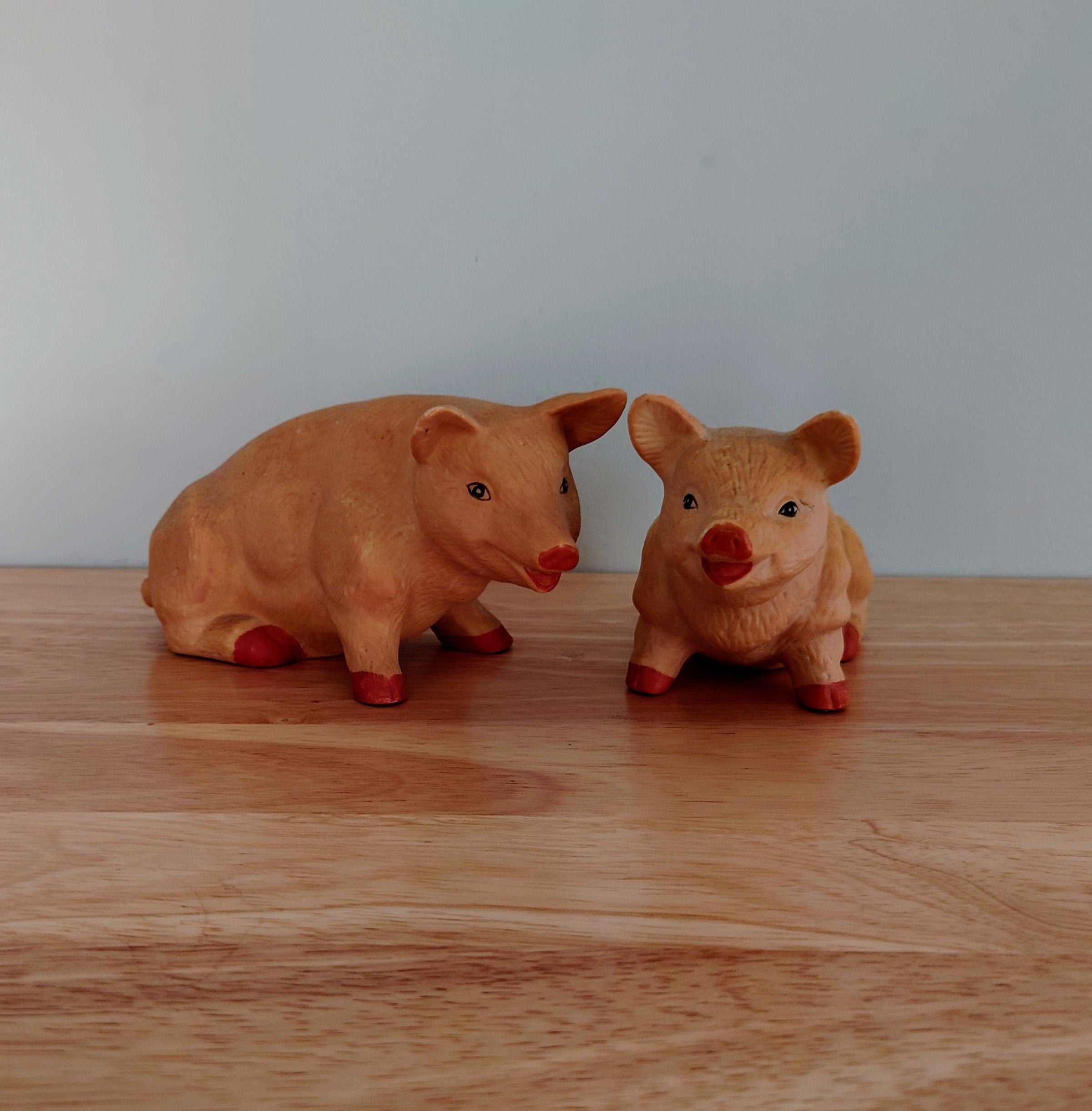 Vintage Farm Pig Figurine Pair, Farmhouse Collectible Ornament