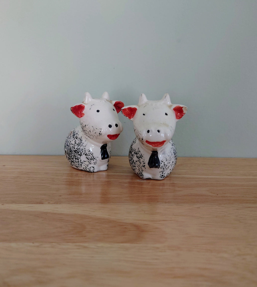 Vintage Salt and Pepper Shaker Cow Cruets Ceramic Novelty Shakers Animal/Farmyard Collectible Kitchenalia Pottery Tableware Dispensers