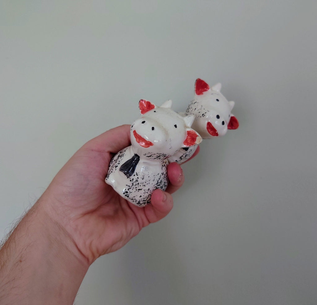 Vintage Salt and Pepper Shaker Cow Cruets Ceramic Novelty Shakers Animal/Farmyard Collectible Kitchenalia Pottery Tableware Dispensers