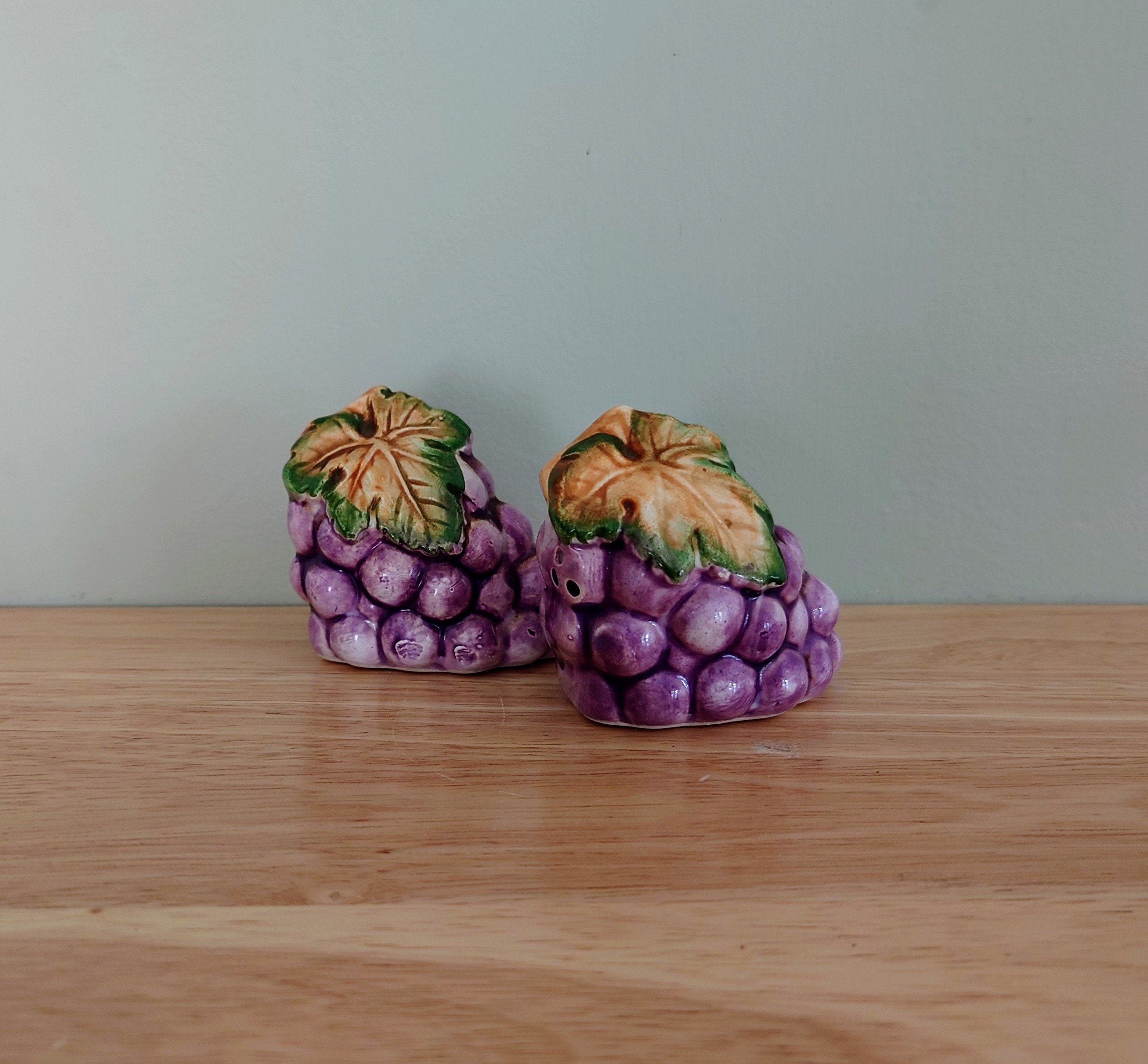 Novelty Grape Cruets Ceramic Salt and Pepper Shaker Purple Grape Fruit Cruets Salts Shakers Kitsch Country Cottage Tableware