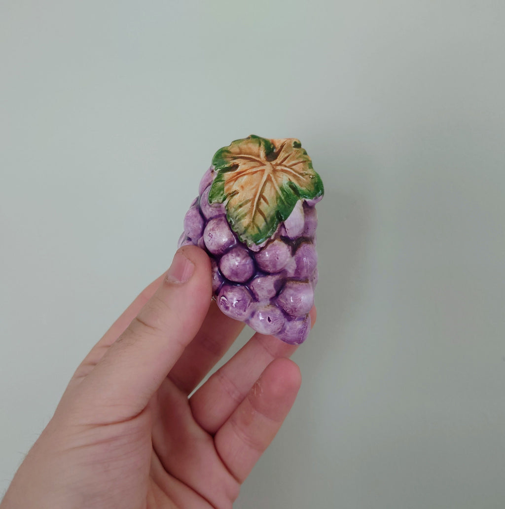 Novelty Grape Cruets Ceramic Salt and Pepper Shaker Purple Grape Fruit Cruets Salts Shakers Kitsch Country Cottage Tableware