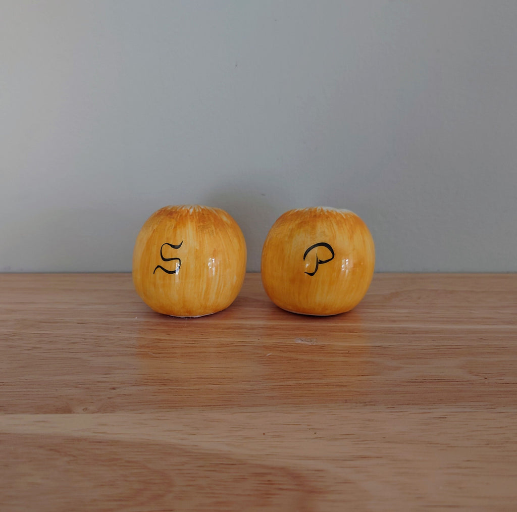 Novelty yellow fruit Cruets Ceramic Salt and Pepper Shaker yellow fruit Fruit Cruets Salts Shakers Kitsch Country Cottage Tableware.