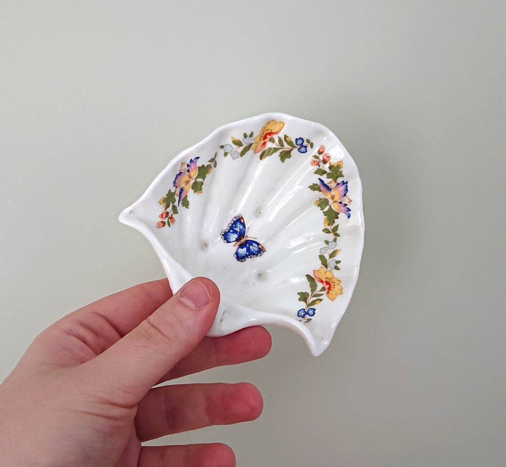 Shell Shaped Dish Cottage Garden Aynsley Fine Bone China Porcelain Made in England Cottage Garden Pattern Collectable Gift Vintage