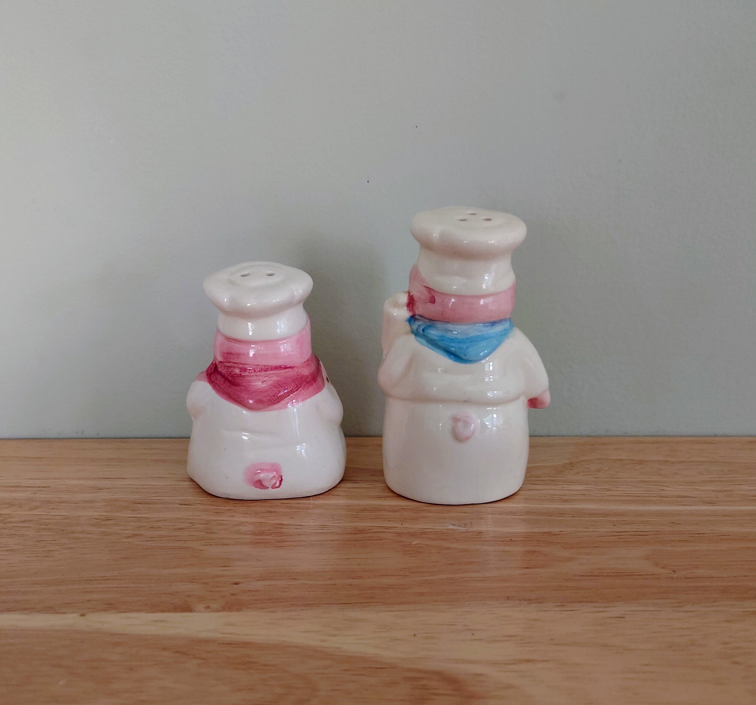 Vintage Chief Pig Pink Salt and Pepper Shakers Cruet Set Novelty Shakers Collectible Kitchenalia Pottery Tableware Dispensers