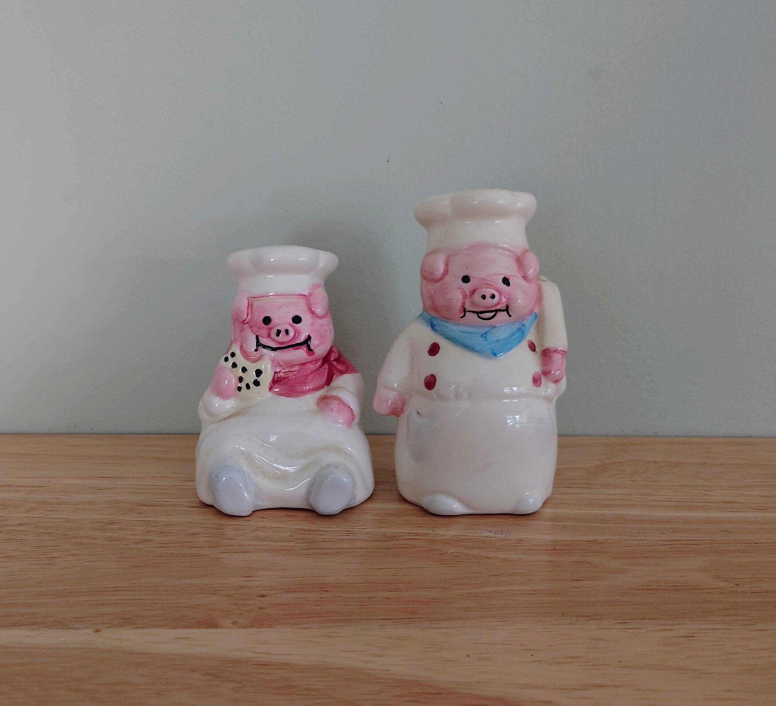 Vintage Chief Pig Pink Salt and Pepper Shakers Cruet Set Novelty Shakers Collectible Kitchenalia Pottery Tableware Dispensers