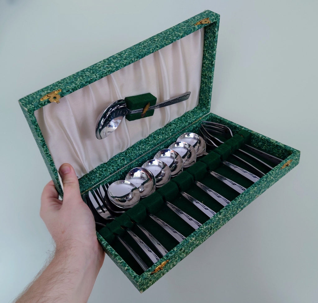 Boxed Antique Silver Plated Cake Folks and Spoons Cutlery Desert Set