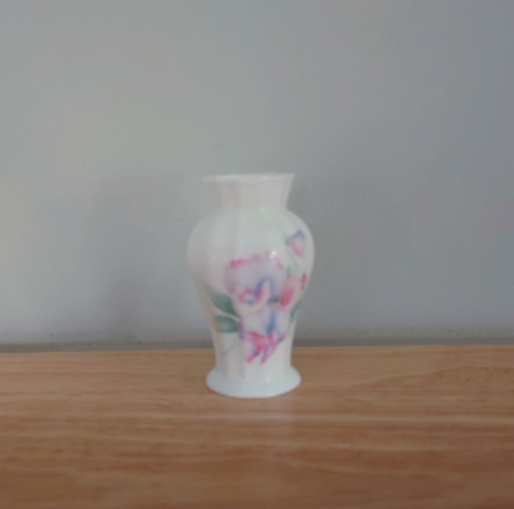 Little Sweetheart Aynsley Bud Vase Frill Small Porcelain Made in England Little Sweetheart Pattern Collectable Vintage