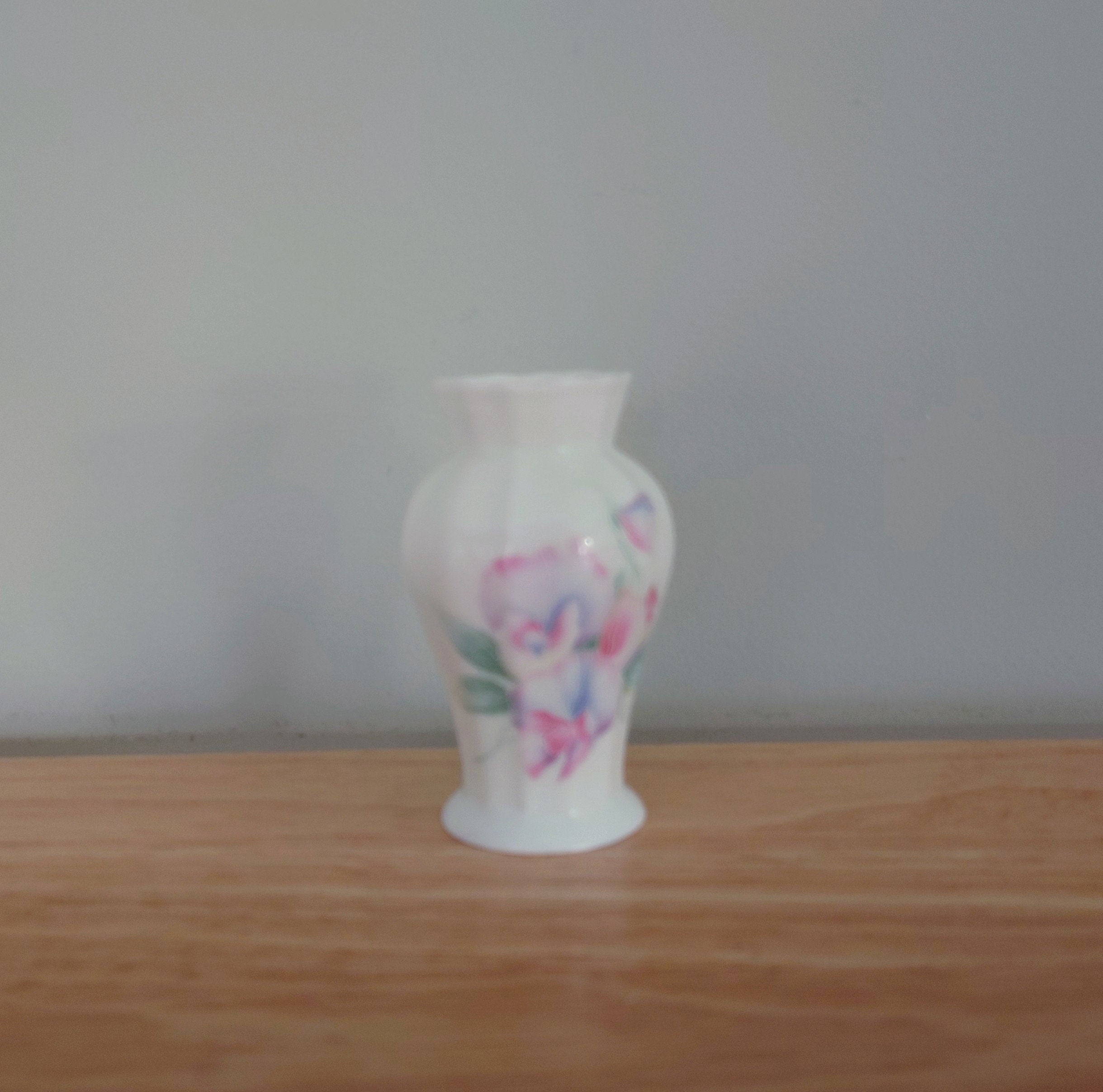Little Sweetheart Aynsley Bud Vase Frill Small Porcelain Made in England Little Sweetheart Pattern Collectable Vintage