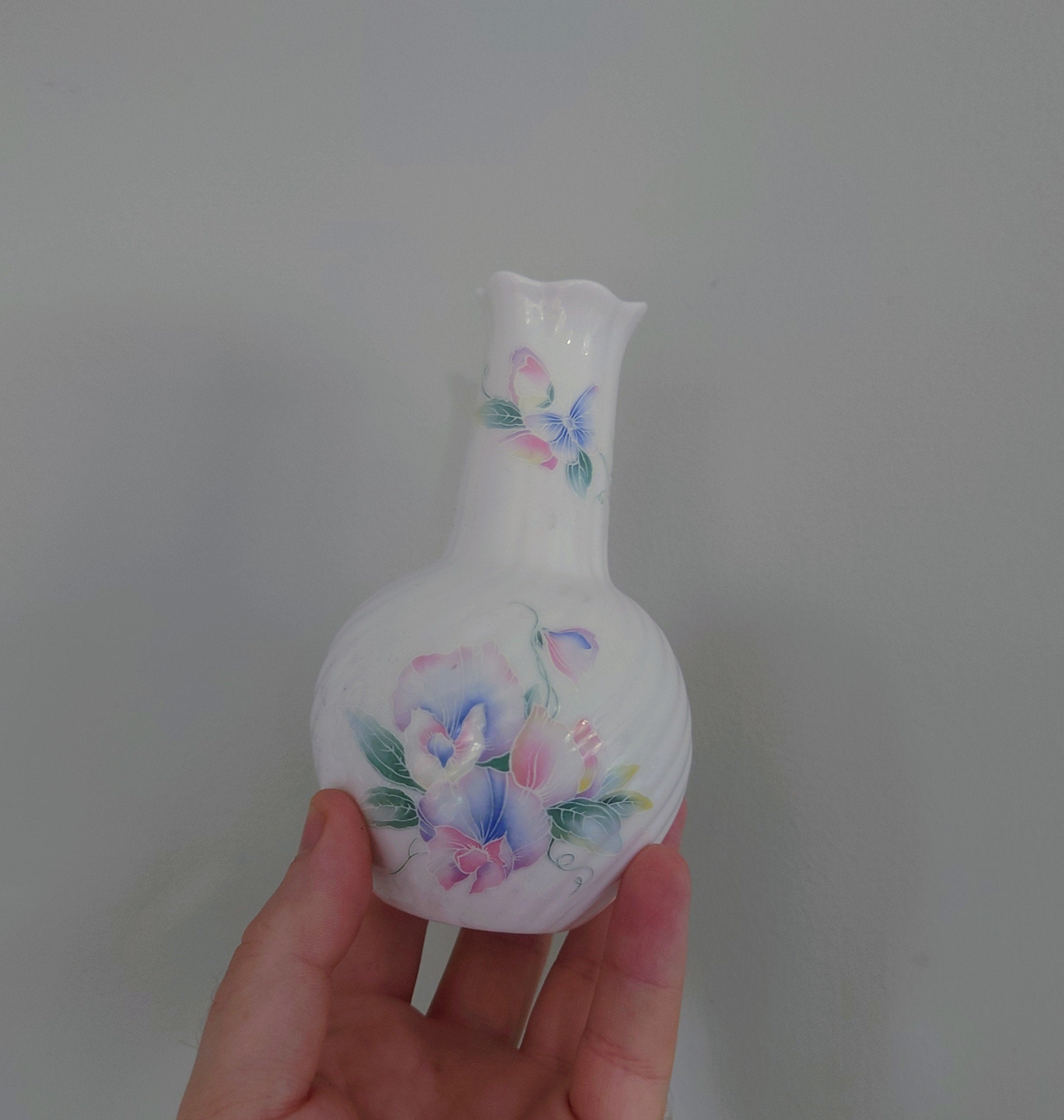 Little Sweetheart Aynsley Bud Vase Frill 12cm  Small Porcelain Made in England Little Sweetheart Pattern Collectable Vintage