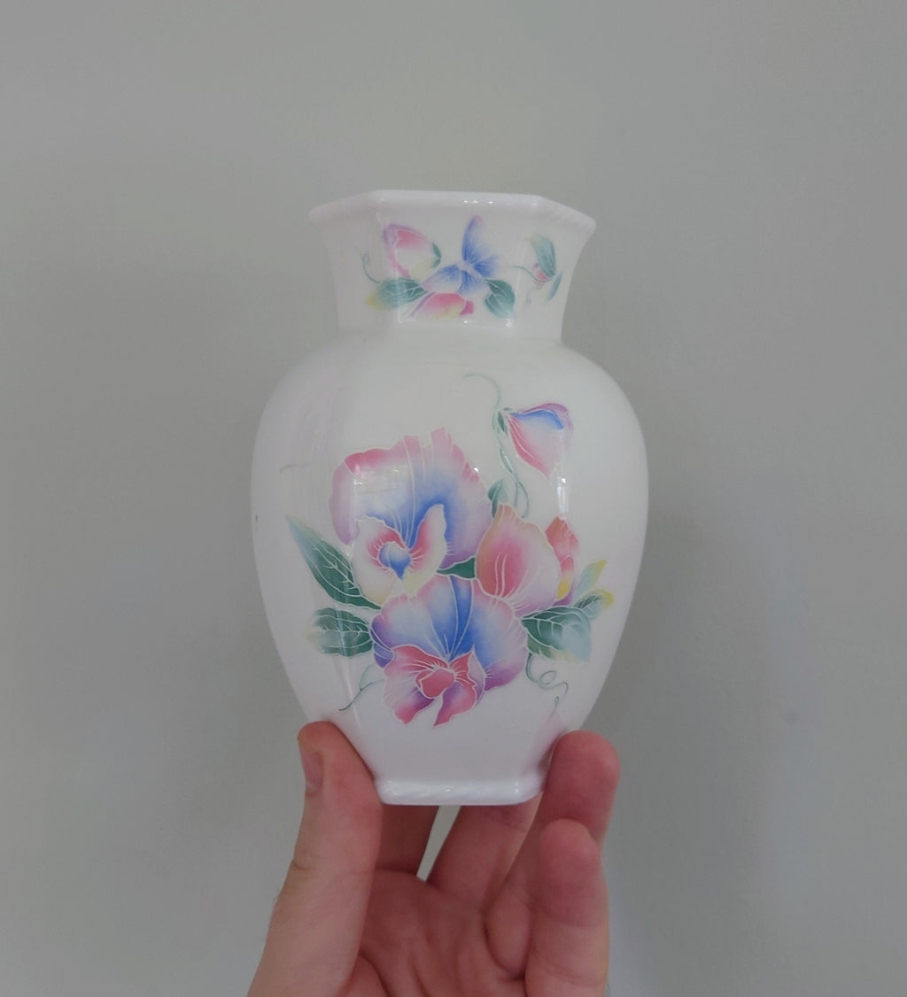 Little Sweetheart Aynsley 5" Chelford Vase Porcelain Made in England Little Sweetheart Pattern Collectable Vintage