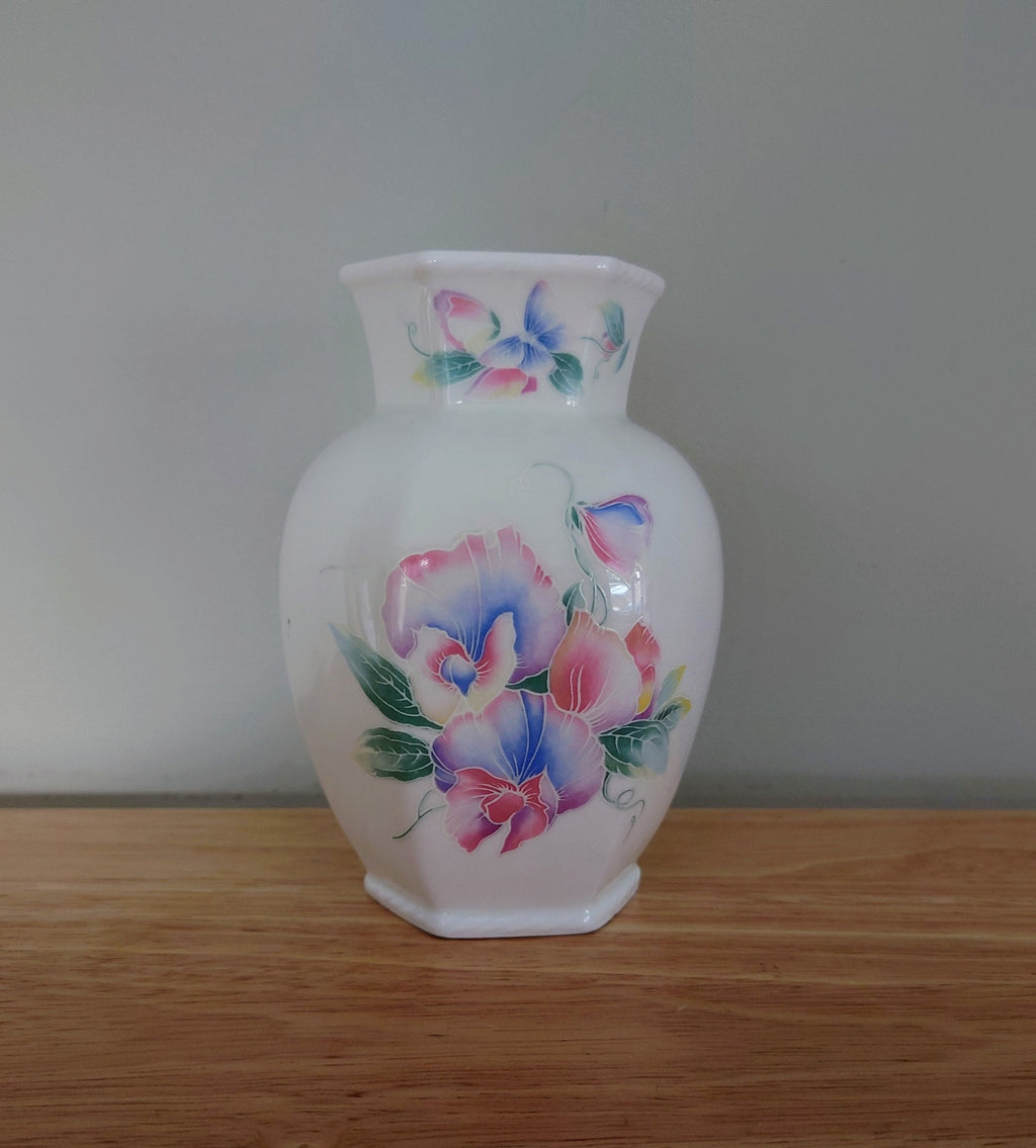 Little Sweetheart Aynsley 5" Chelford Vase Porcelain Made in England Little Sweetheart Pattern Collectable Vintage