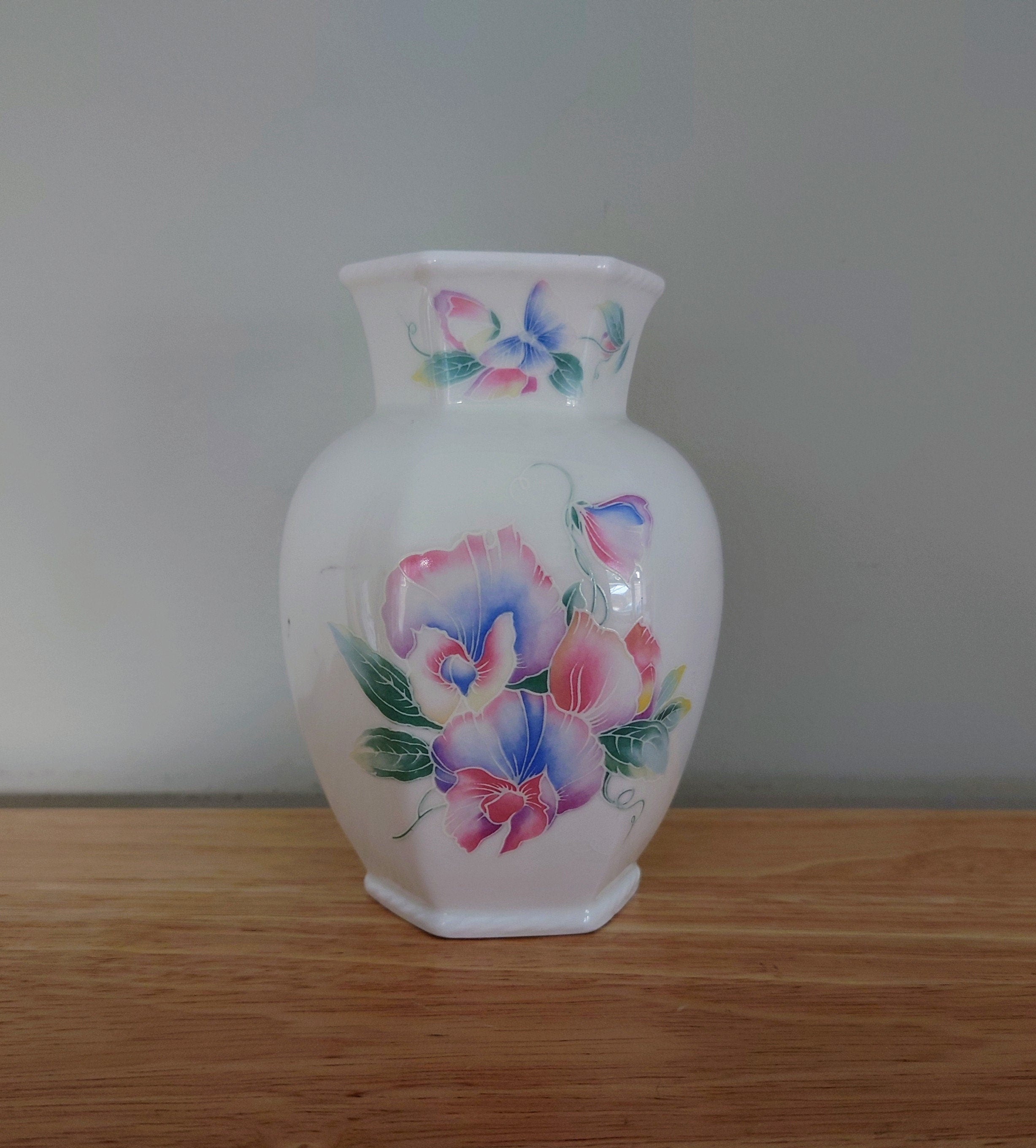 Little Sweetheart Aynsley 5" Chelford Vase Porcelain Made in England Little Sweetheart Pattern Collectable Vintage