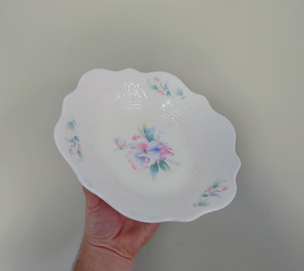 Aynsley - Little Sweetheart -   Clyde Center Bowl Small Fine Bone China Porcelain Made in England Pattern Collectable Vintage Fruit Bowl