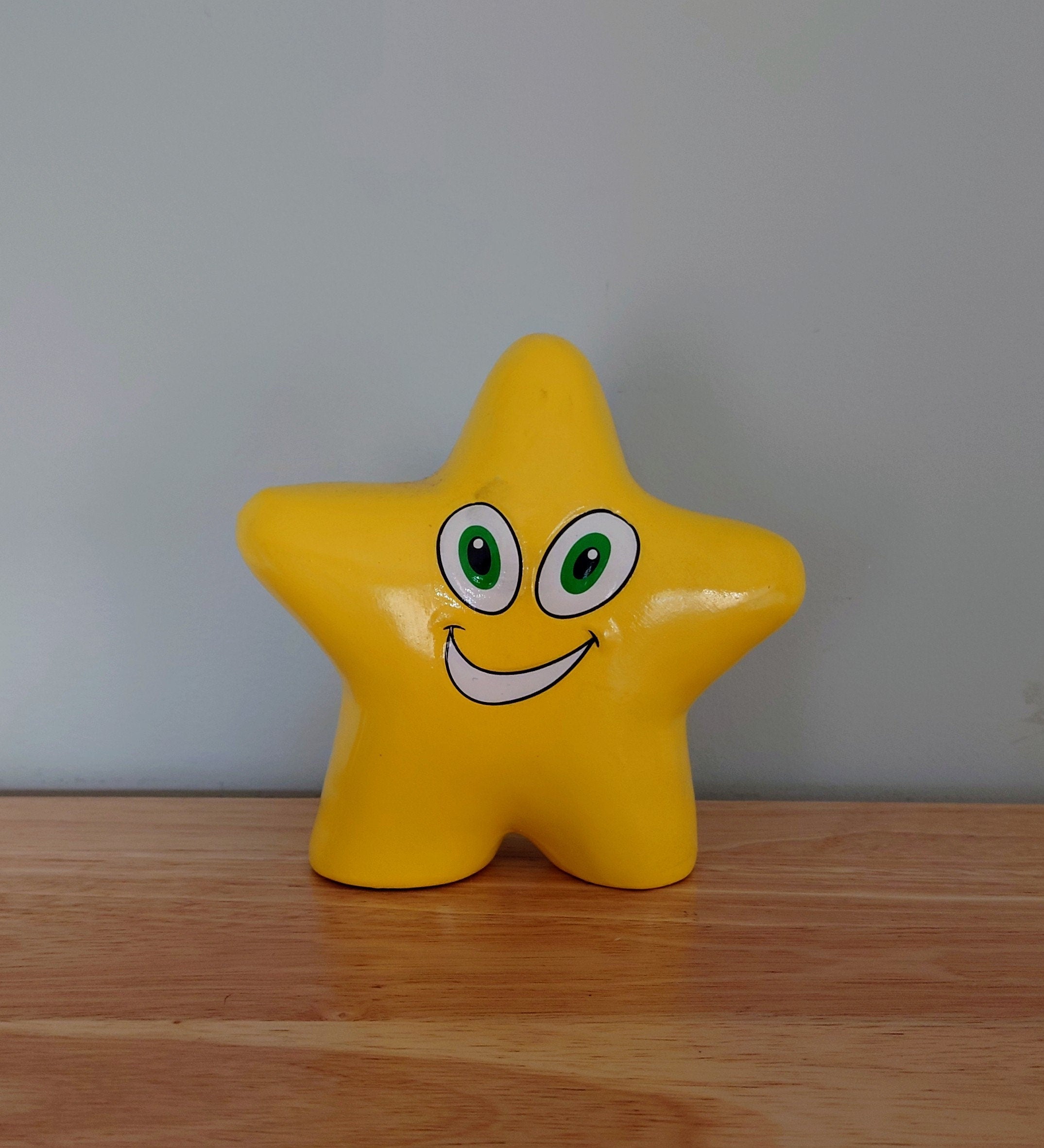 Vintage Kitsch Yellow Star Money Box Novelty  Ceramic Dog Cash Box Piggy Bank. A cute kitsch Yellow Star money Gift Girls Bedroom Décor