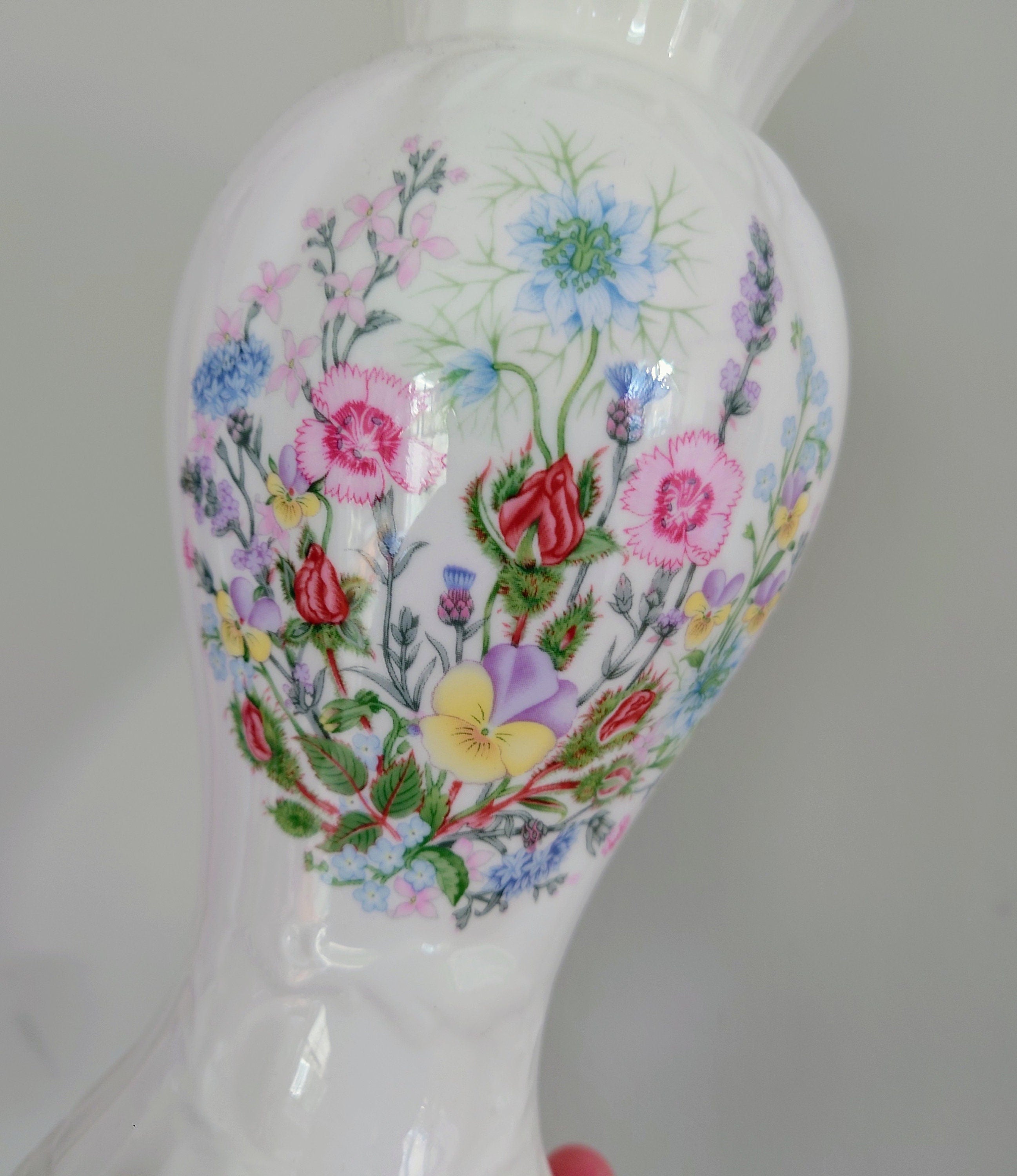 Wild Tudor Aynsley Cascade Vase 9'' Porcelain Made in England Wild Tudor Pattern Collectable Vintage Fine Porcelain Ceramic Floral Vase
