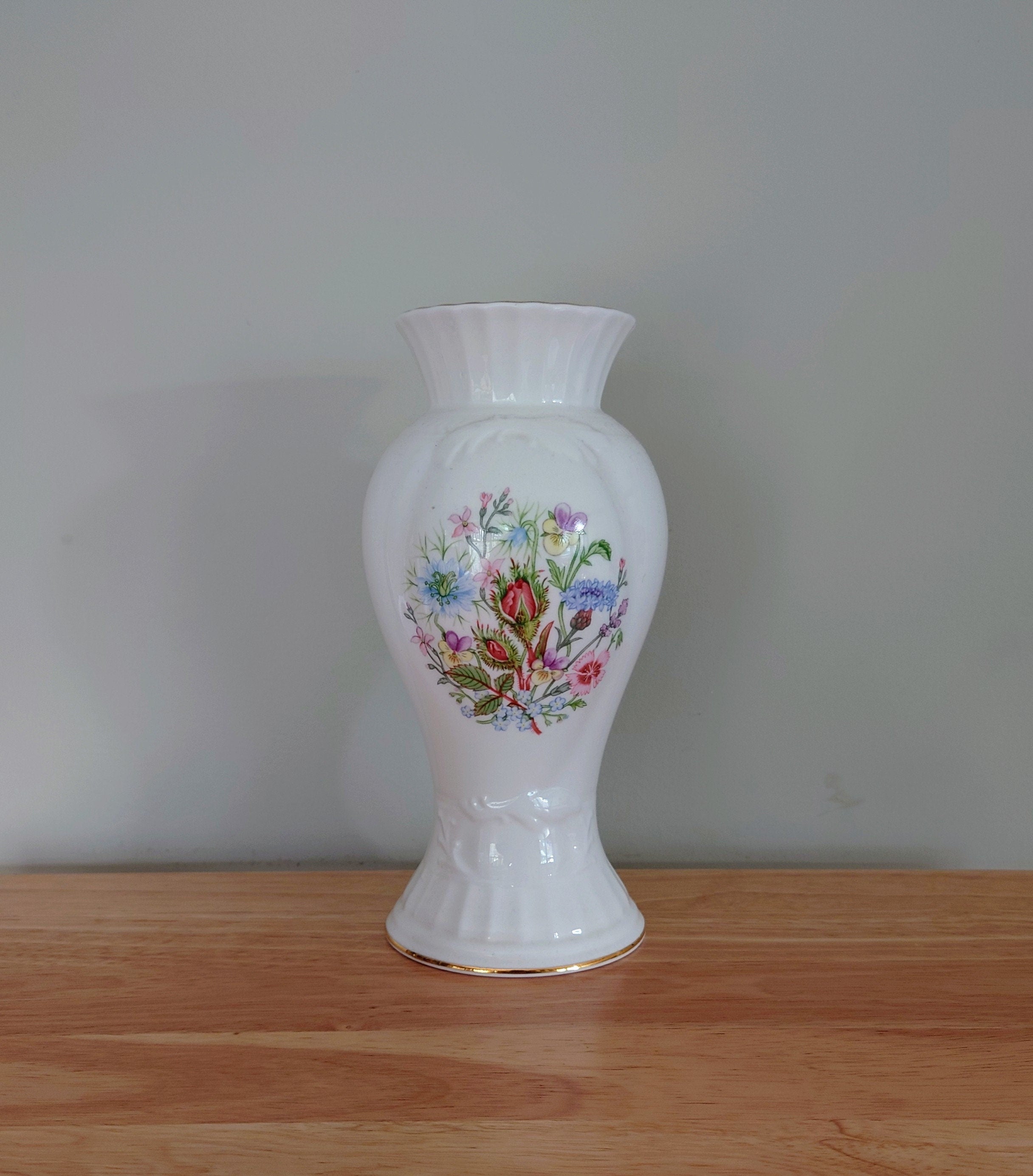 Wild Tudor Aynsley Cascade Vase 9'' Porcelain Made in England Wild Tudor Pattern Collectable Vintage Fine Porcelain Ceramic Floral Vase