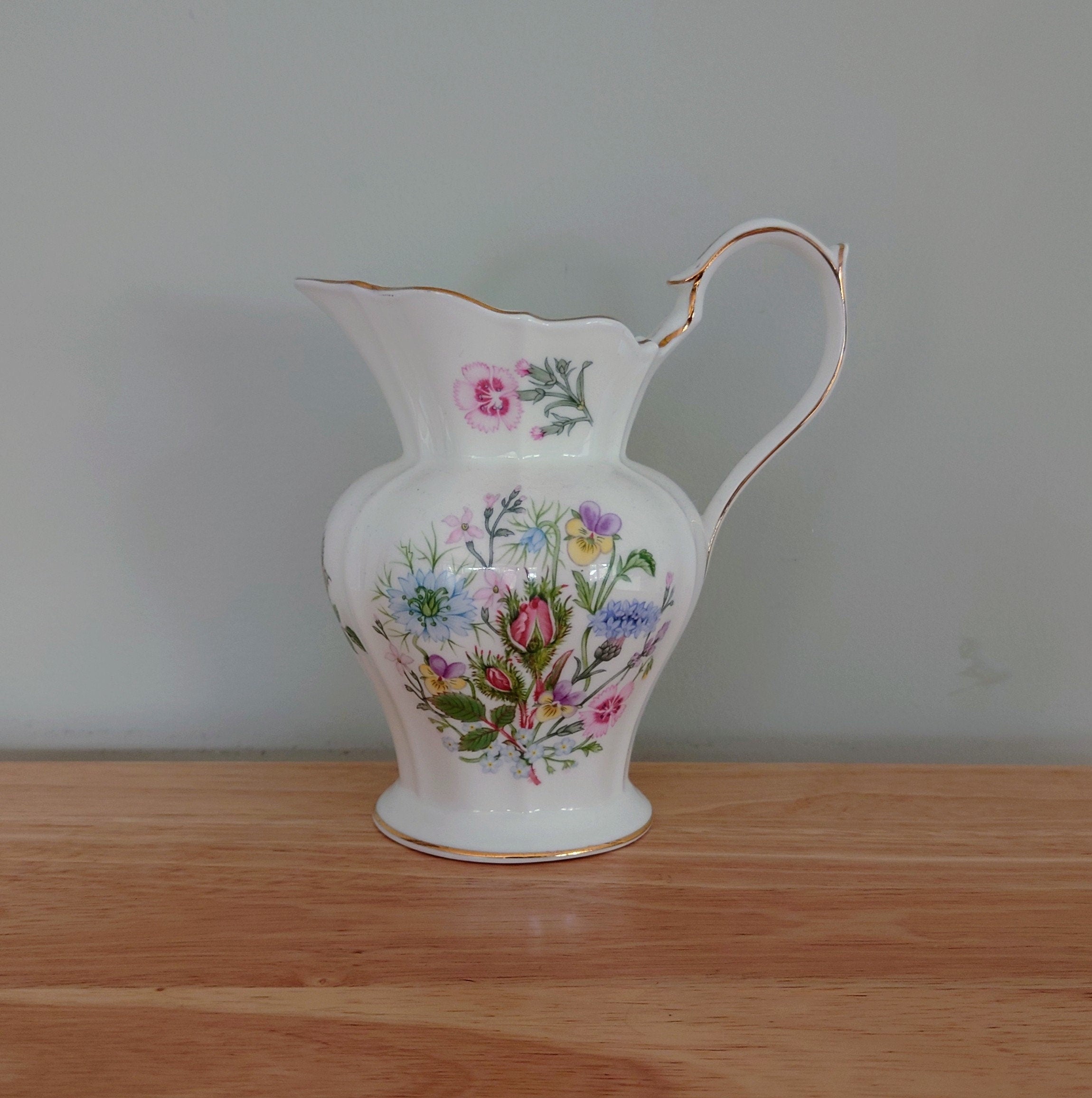 Aynsley 32 Oz Georgian Jug Wild Tudor Fine Bone China Porcelain Made in England Wild Tudor Pattern Collectable Vintage Jug Décor