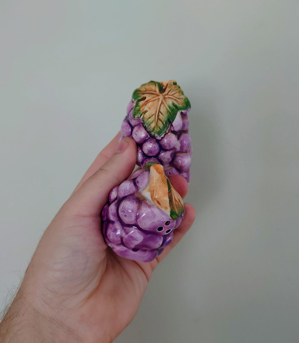 Novelty Grape Cruets Ceramic Salt and Pepper Shaker Purple Grape Fruit Cruets Salts Shakers Kitsch Country Cottage Tableware