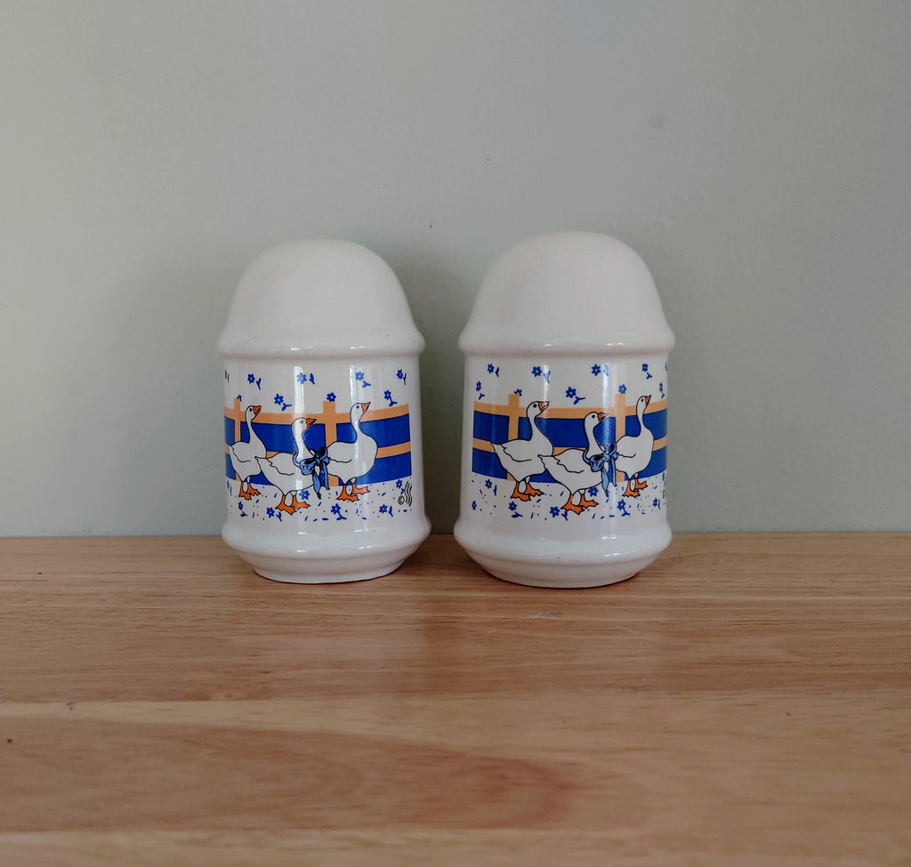 Vintage Chunky Salt and Pepper Shakers Goose Bird White Cruet Sets 1980's Retro Kitsch Cruets Salts