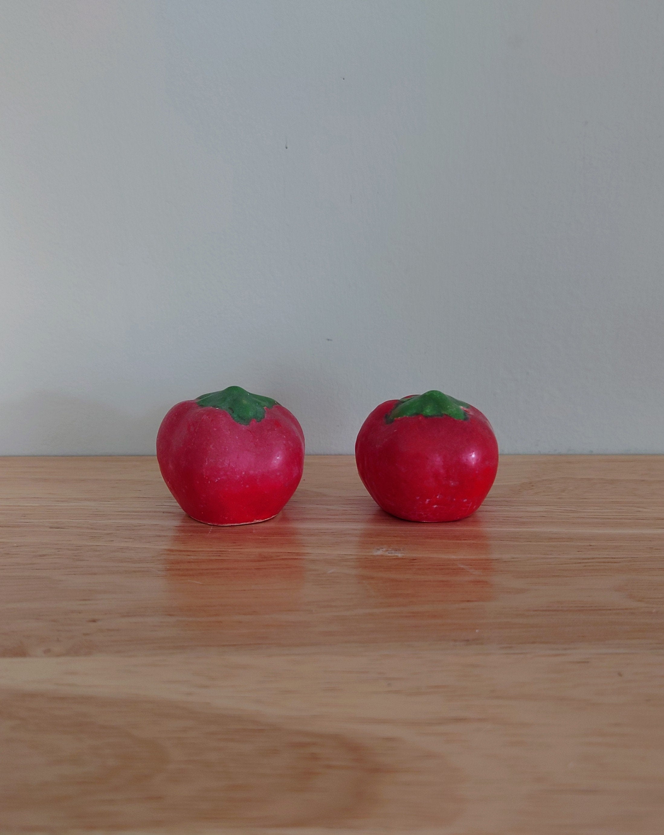 Vintage Salt and Pepper Shaker Tomato Red Fruit Vegetable Novelty Cruets Ceramic Shaker Set