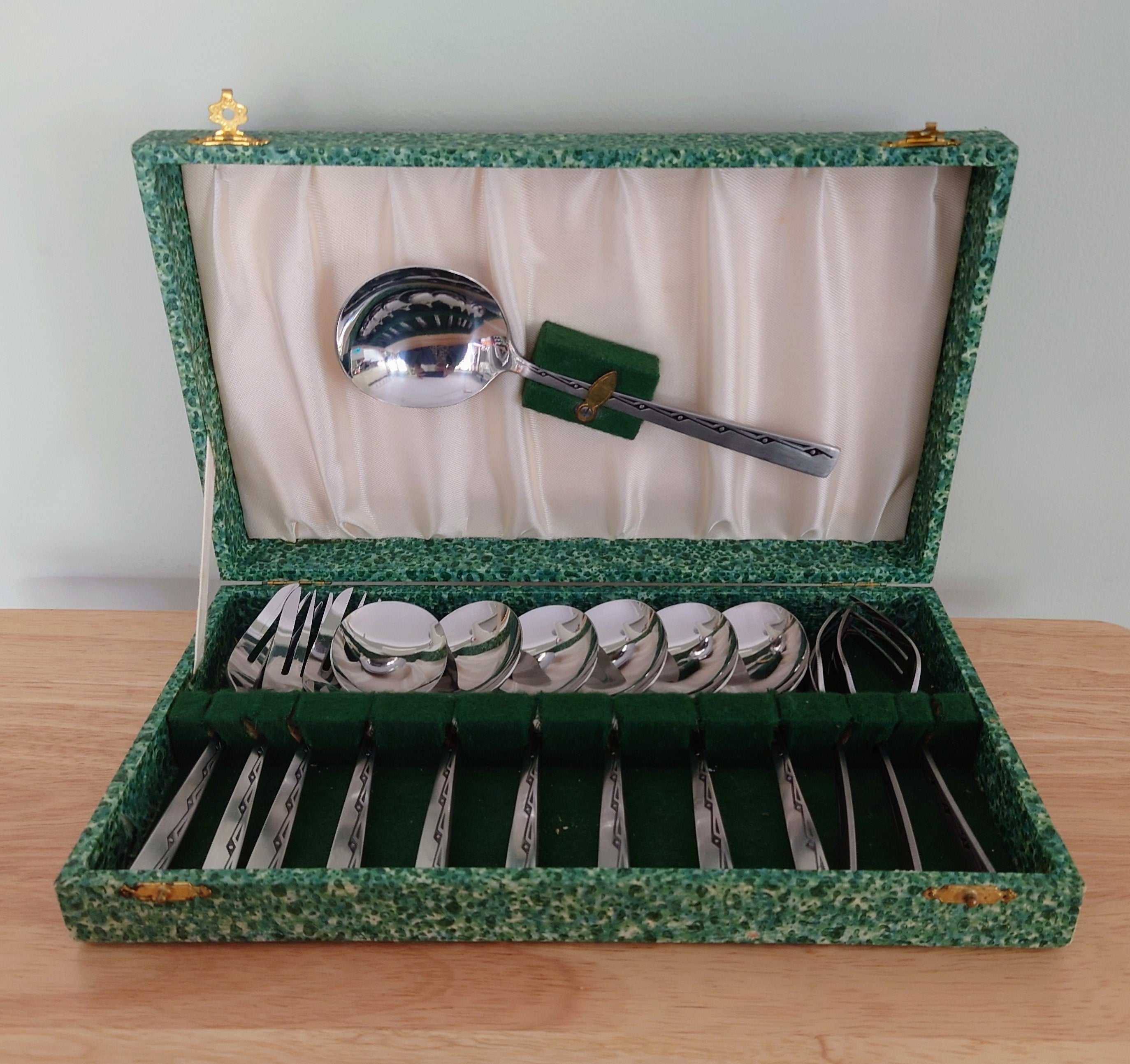 Boxed Antique Silver Plated Cake Folks and Spoons Cutlery Desert Set