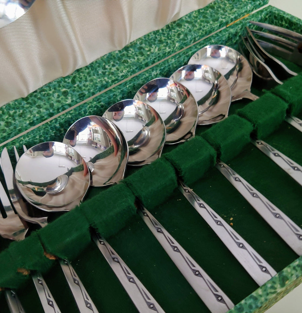 Boxed Antique Silver Plated Cake Folks and Spoons Cutlery Desert Set