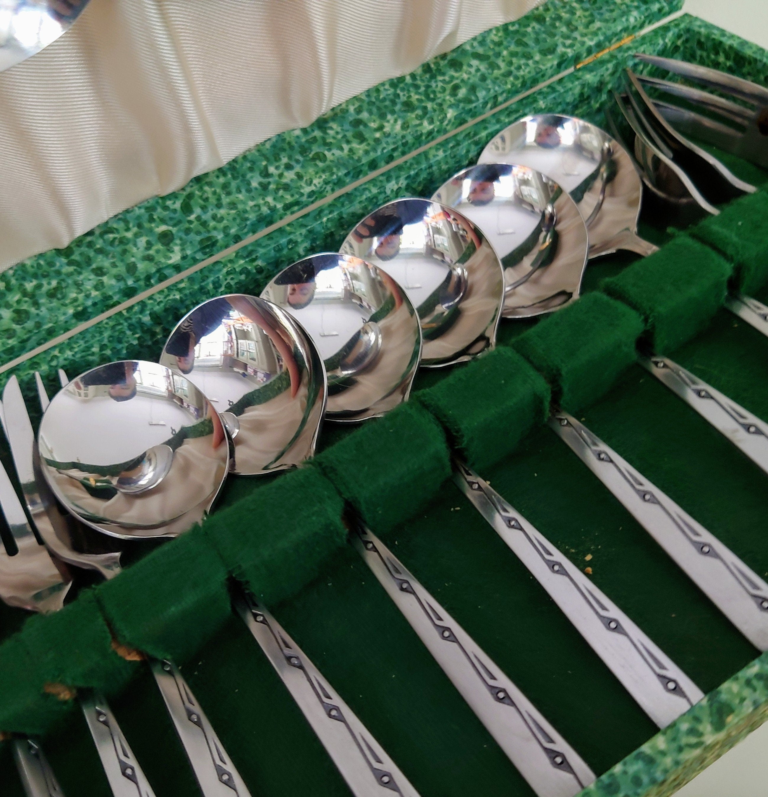 Boxed Antique Silver Plated Cake Folks and Spoons Cutlery Desert Set