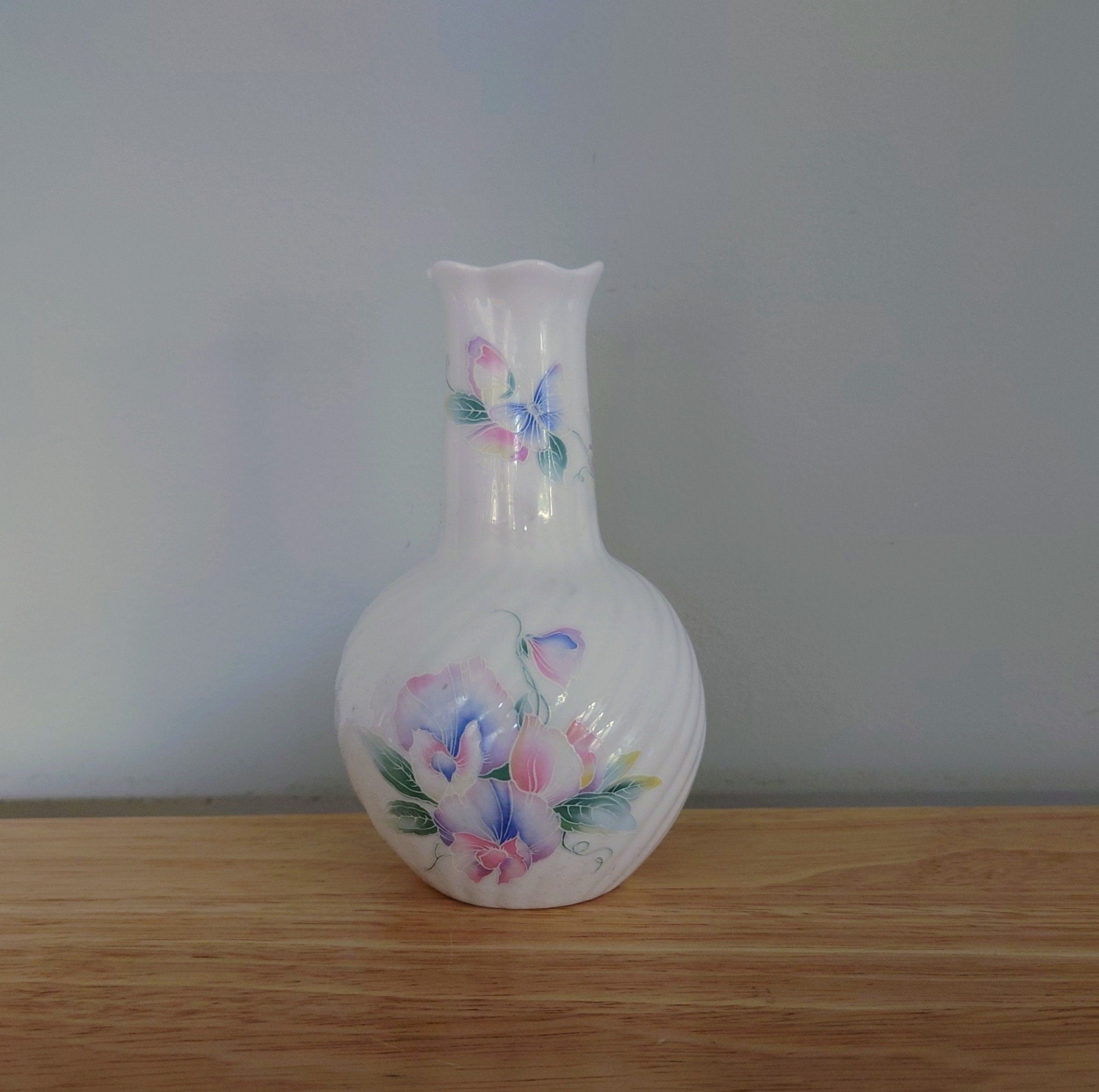 Little Sweetheart Aynsley Bud Vase Frill 12cm  Small Porcelain Made in England Little Sweetheart Pattern Collectable Vintage