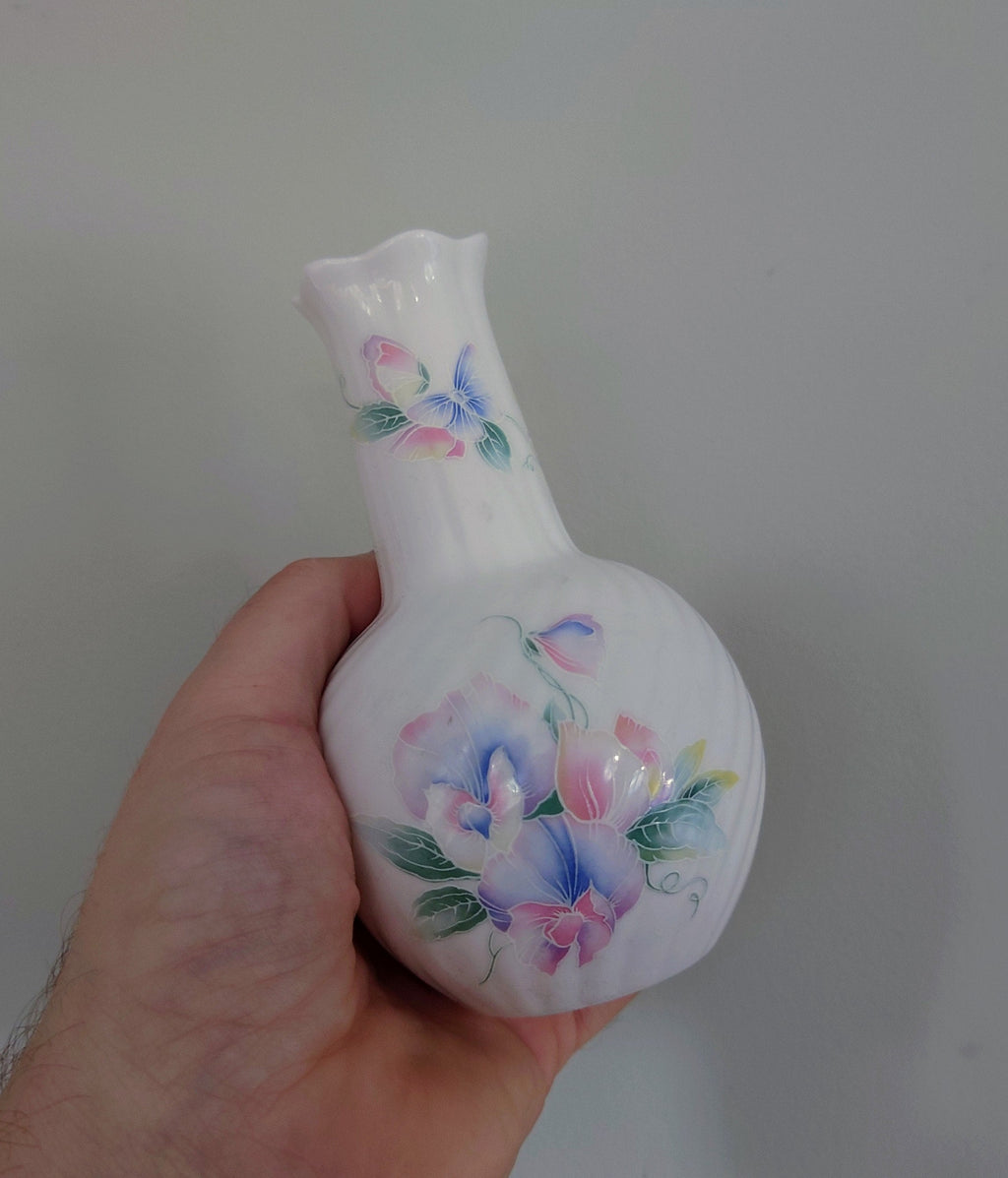 Little Sweetheart Aynsley Bud Vase Frill 12cm  Small Porcelain Made in England Little Sweetheart Pattern Collectable Vintage