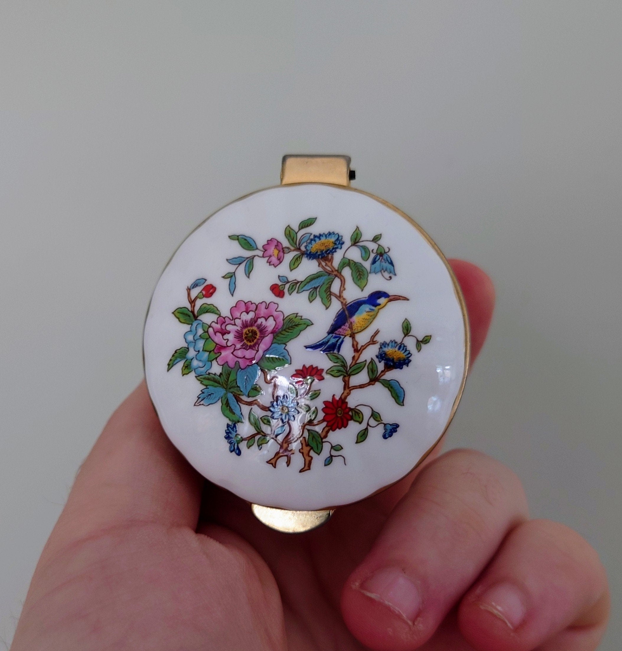 Aynsley  Small Trinket Box with Lid Pembroke (Gold Trim) Pembroke Fine Bone China Porcelain Made in England Pembroke Pattern Collectable