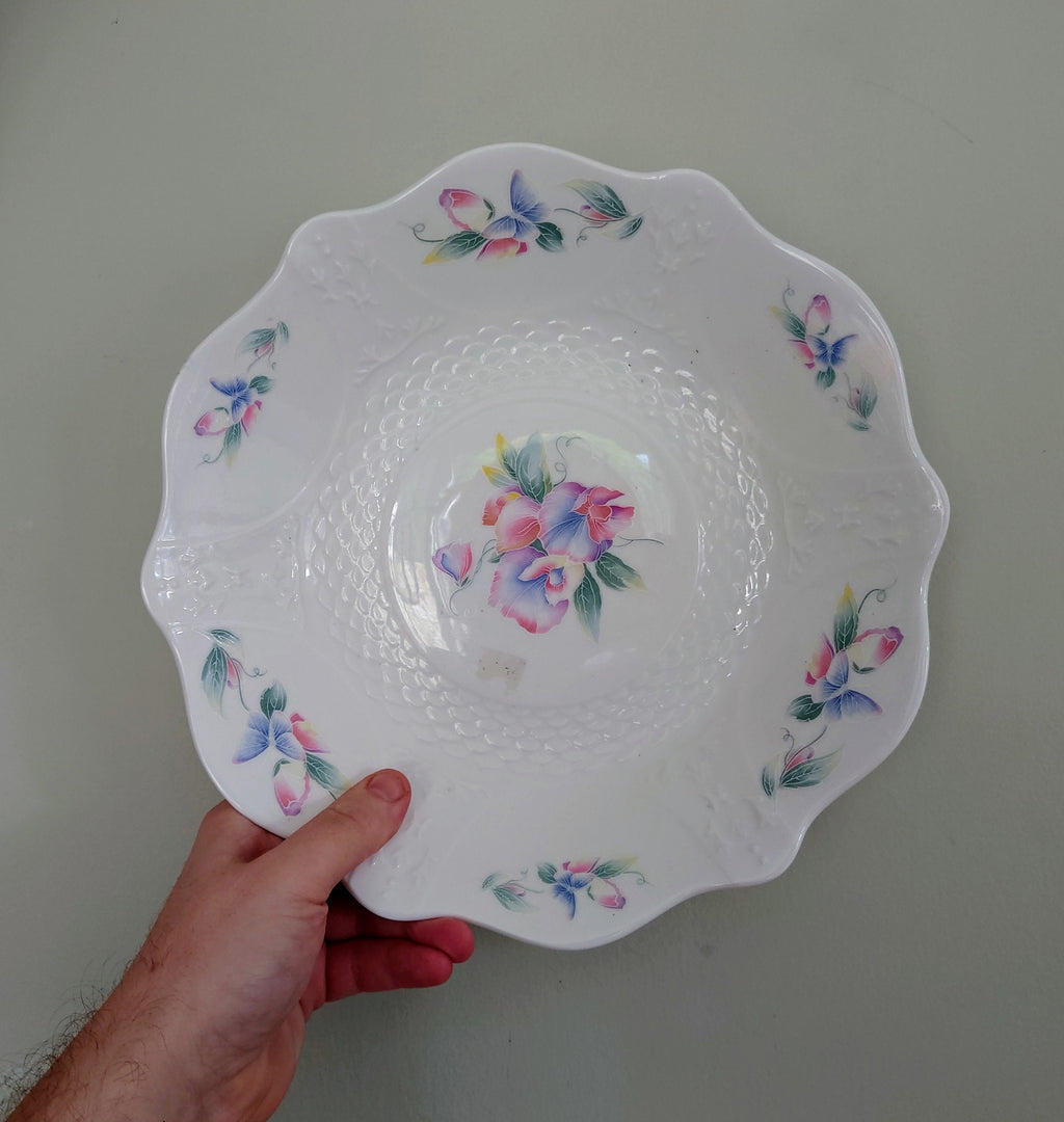 Aynsley - Little Sweetheart -   Clyde Center Bowl Fine Bone China Porcelain Made in England Pattern Collectable Vintage Plate Fruit Bowl