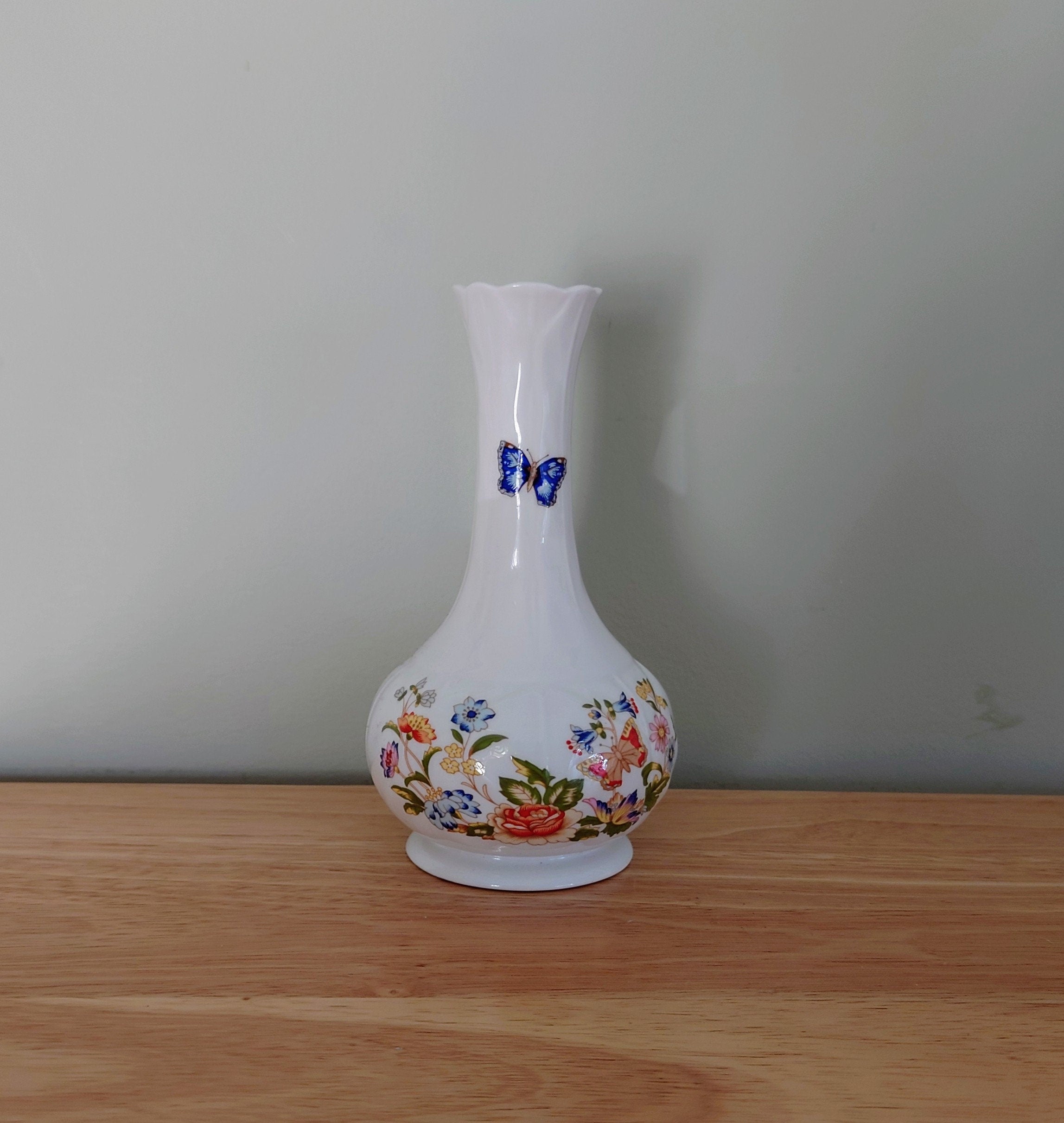 Aynsley Frill Bud Vase Cottage Garden Fine Bone China Porcelain Made in England Country Cottage Pattern Collectable Vintage