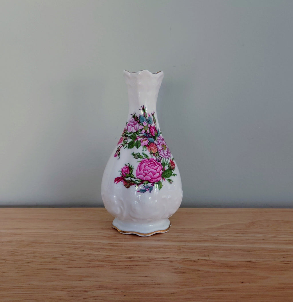 Rose Garden Aynsley Bud Vase Porcelain Made in England Red Rose Garden Pattern Collectable Vintage