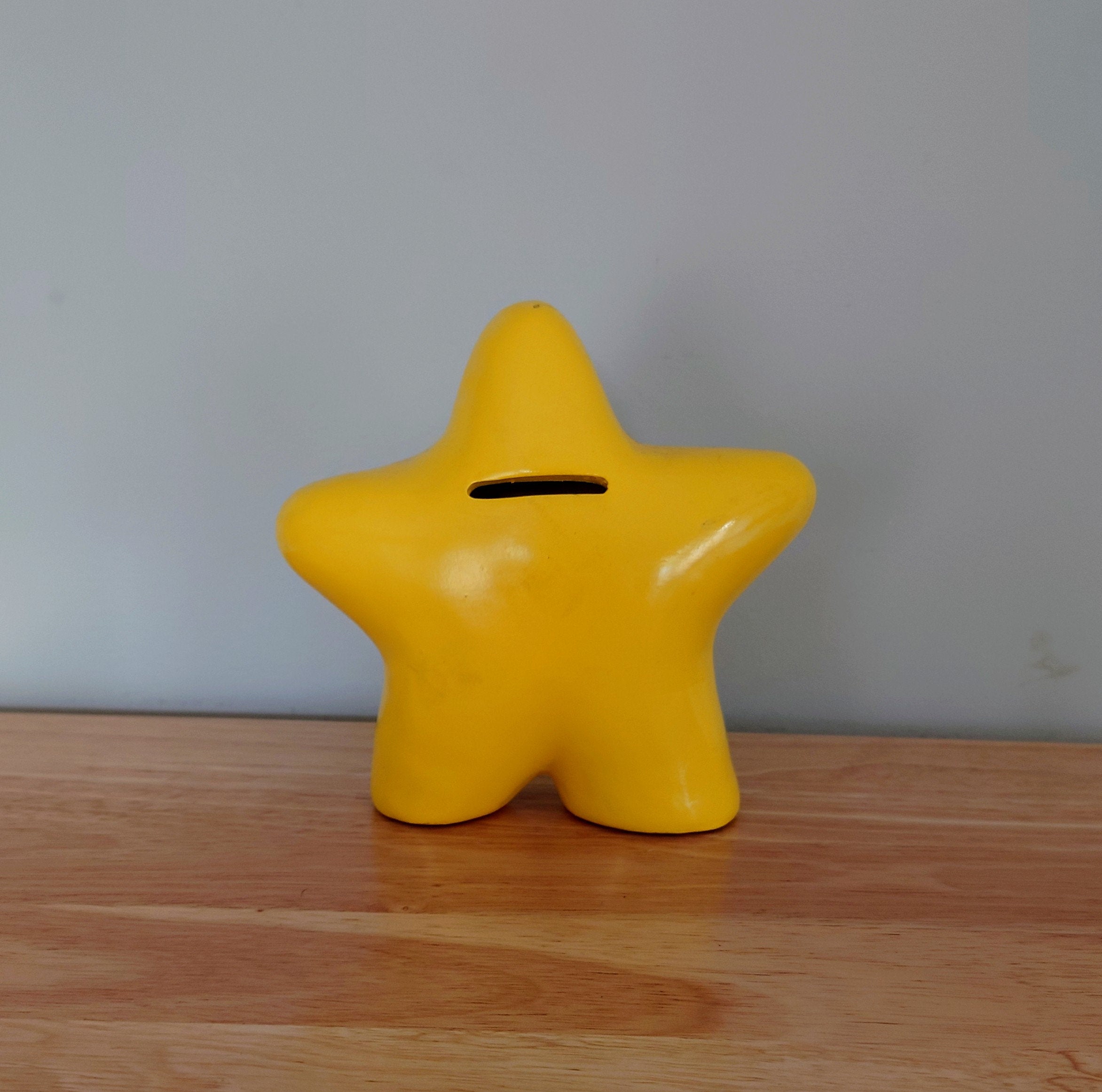 Vintage Kitsch Yellow Star Money Box Novelty  Ceramic Dog Cash Box Piggy Bank. A cute kitsch Yellow Star money Gift Girls Bedroom Décor