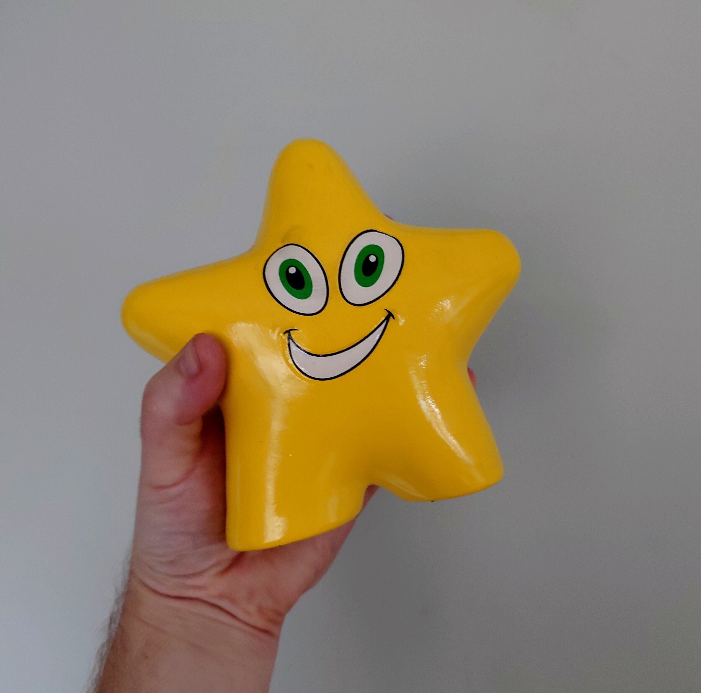 Vintage Kitsch Yellow Star Money Box Novelty  Ceramic Dog Cash Box Piggy Bank. A cute kitsch Yellow Star money Gift Girls Bedroom Décor