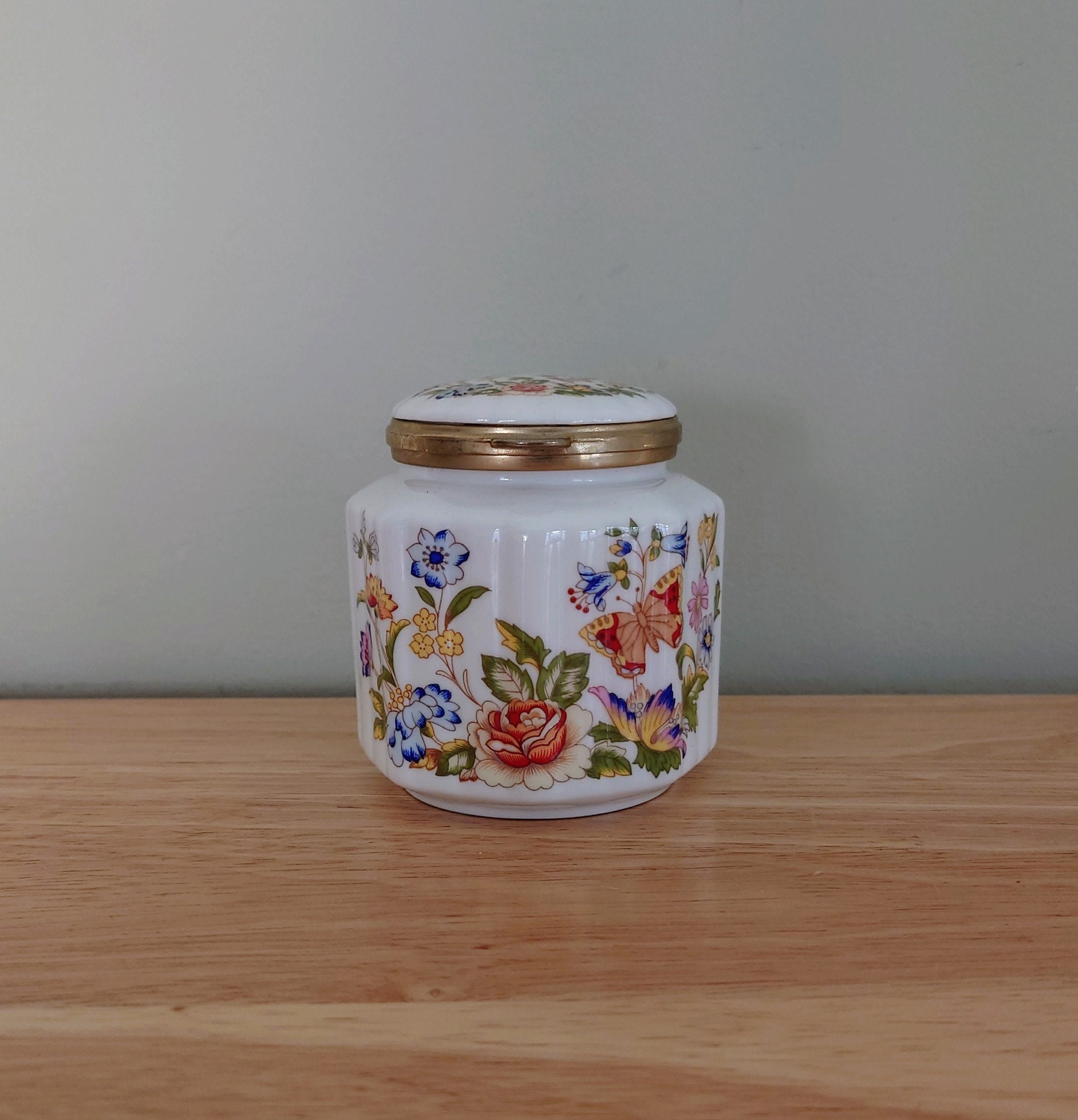 Aynsley Trinket Box with Lid Pembroke (Gold Trim) Pembroke Fine Bone China Porcelain Made in England Pembroke Pattern Collectable