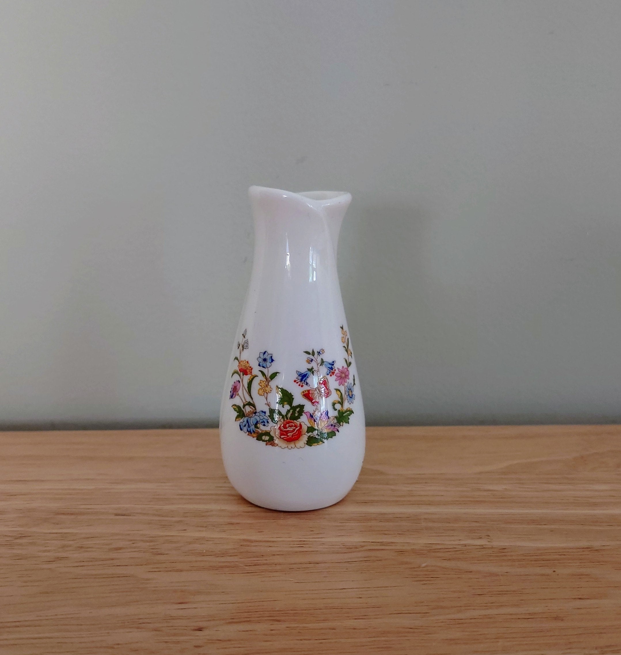 Cottage Garden Aynsley Bud Vase Frill Small Globe Vase Porcelain Made in England Cottage Garden Pattern Collectable Vintage Aynsley Gift