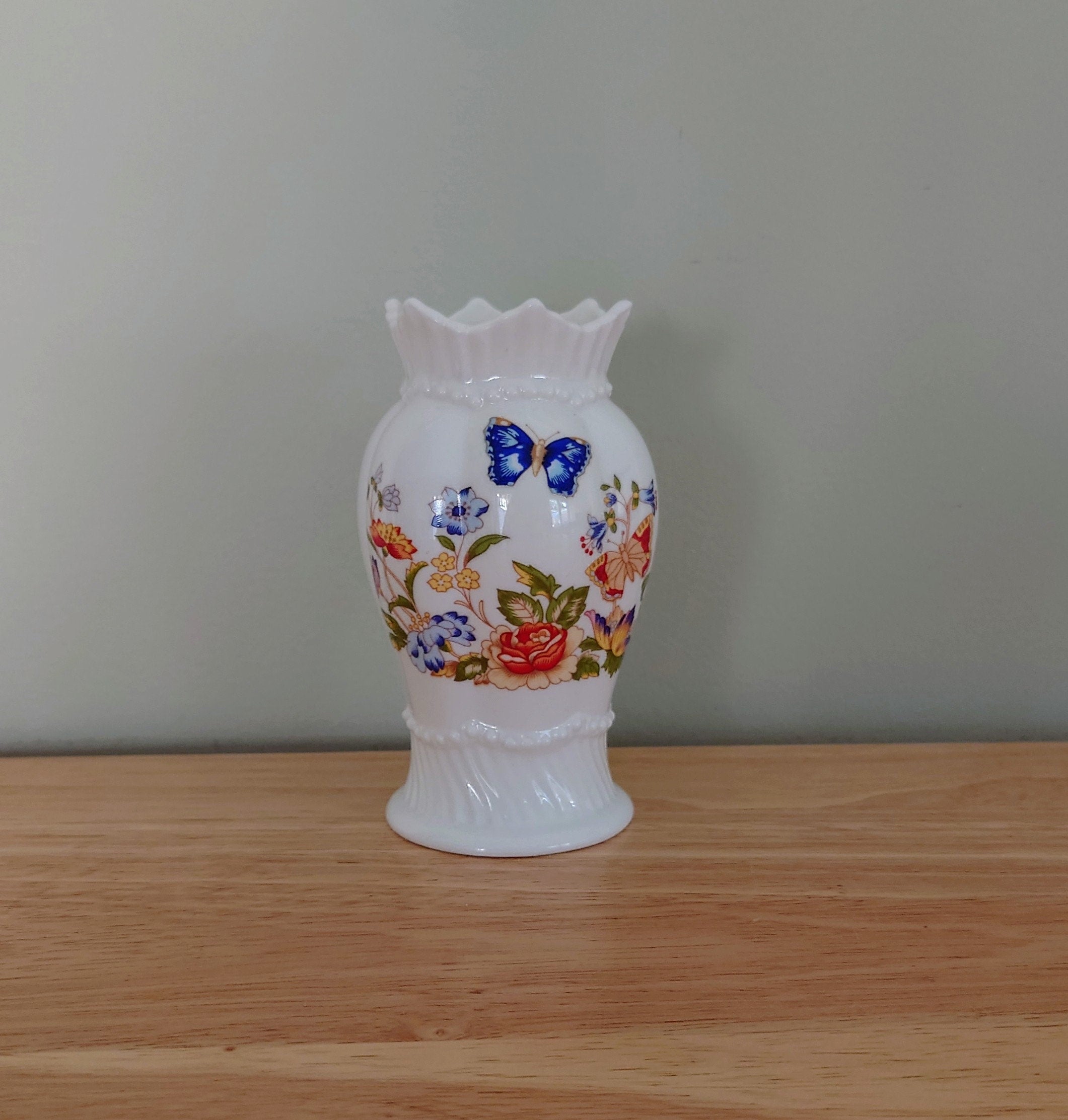 5" Windsor Vase Cottage Garden  Vase Cottage Garden Fine Bone China Porcelain Made in England Country Cottage Pattern Collectable Vintage